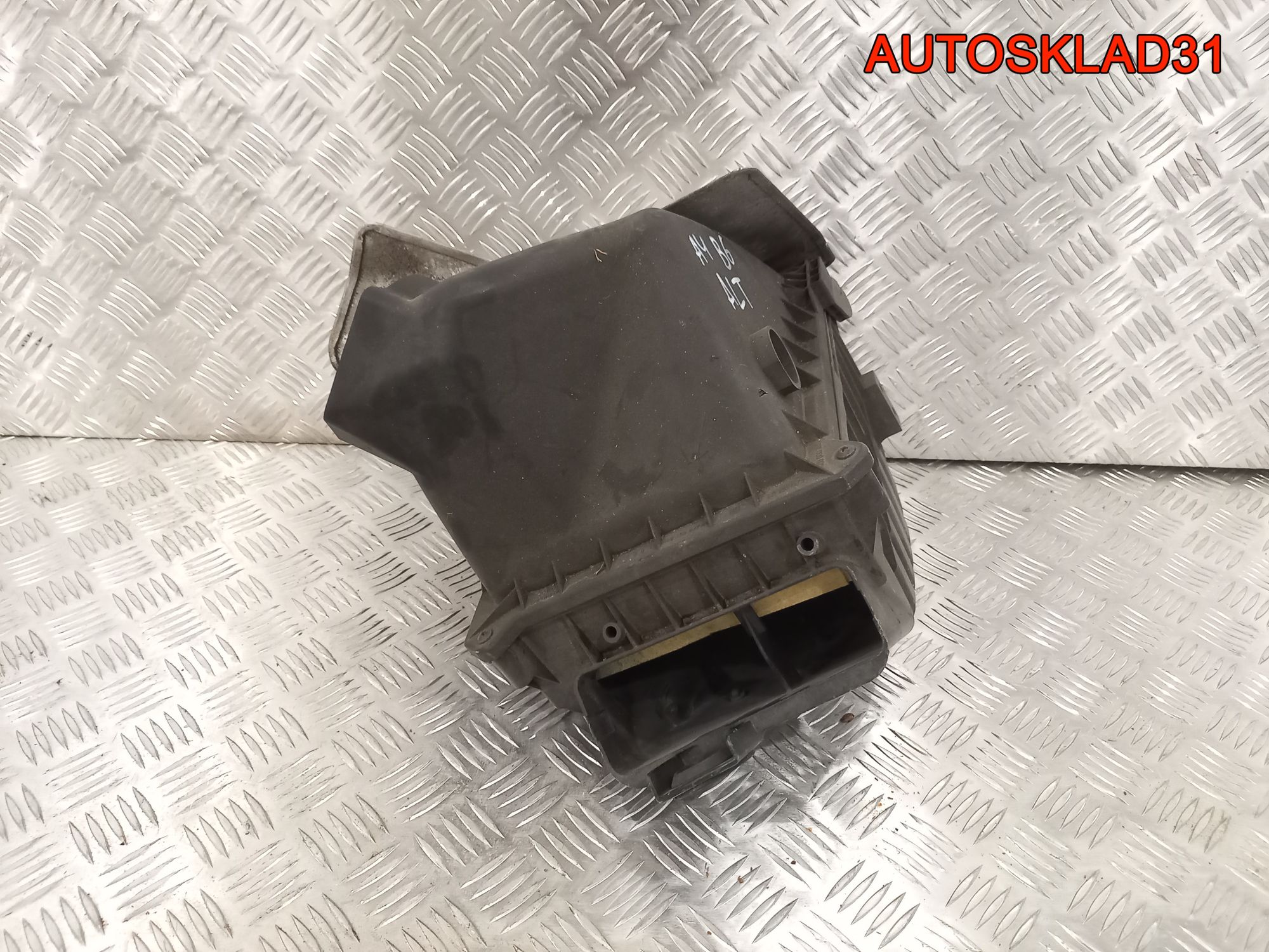 Корпус воздушного фильтра Audi A4 B6 06B133837AG, 2700 рублей, Дубовое