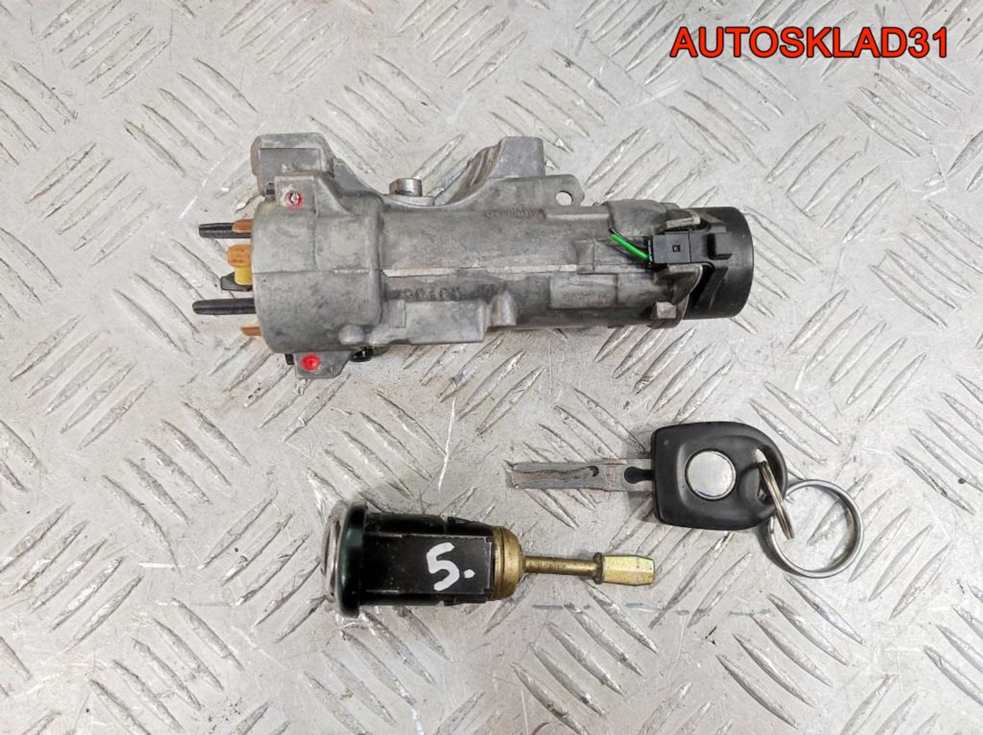 Комплект замок зажигания и личинки с ключом VW Passat B5 4B0905851A, 4100 рублей, Дубовое