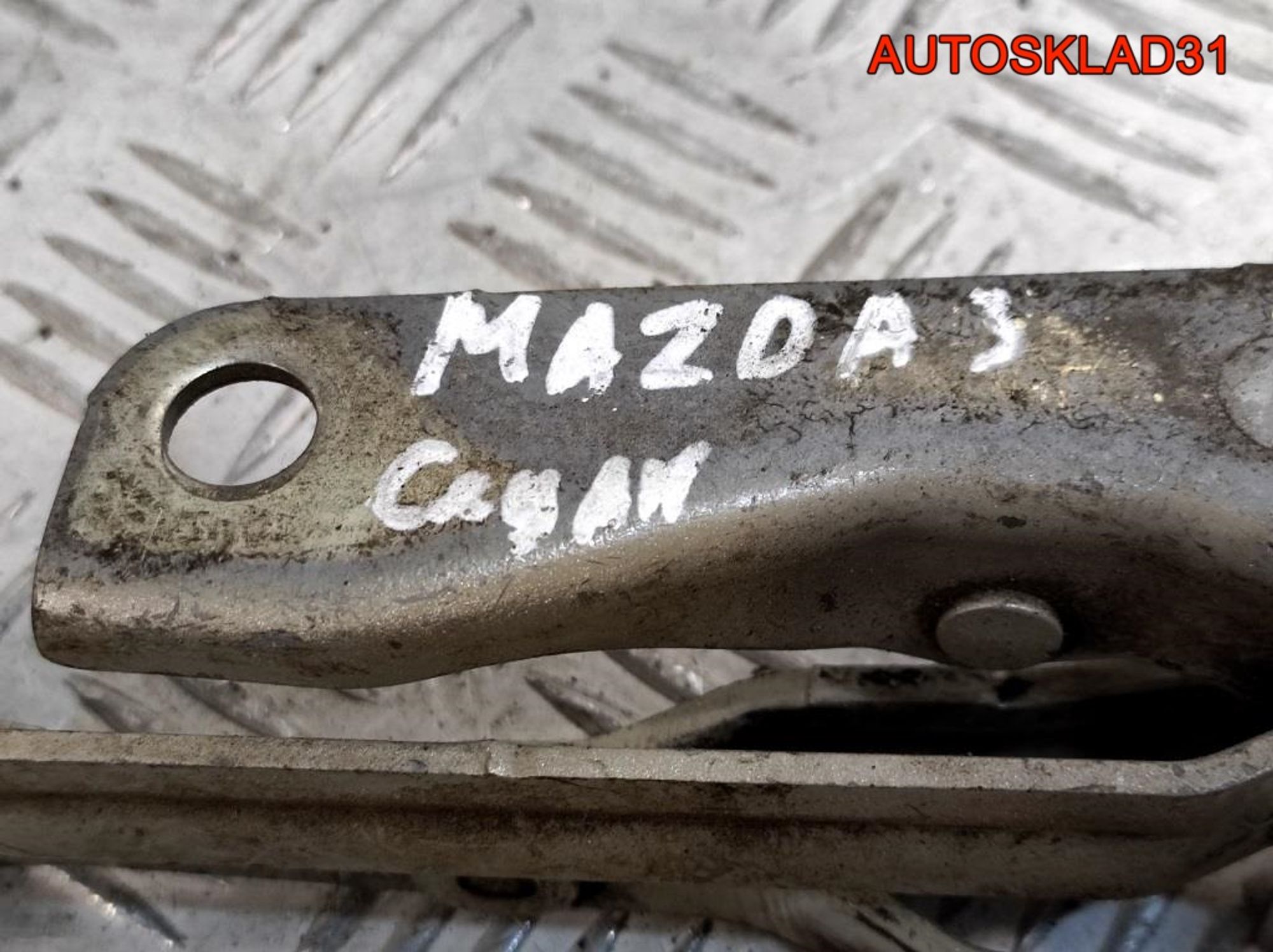 Петля крышки багажника правая Mazda 3 BK BN8V52720C, 900 рублей, Дубовое