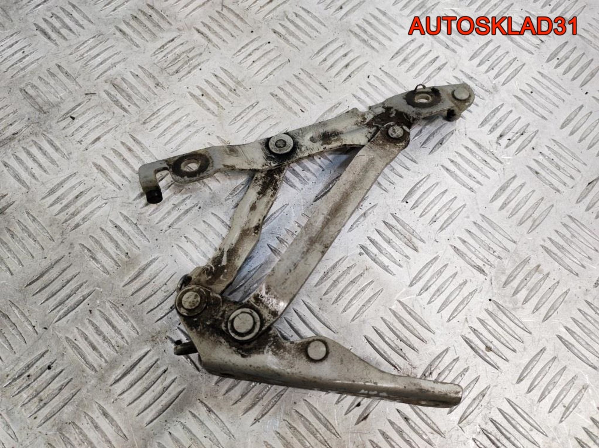 Петля крышки багажника правая Mazda 3 BK BN8V52720C, 900 рублей, Дубовое