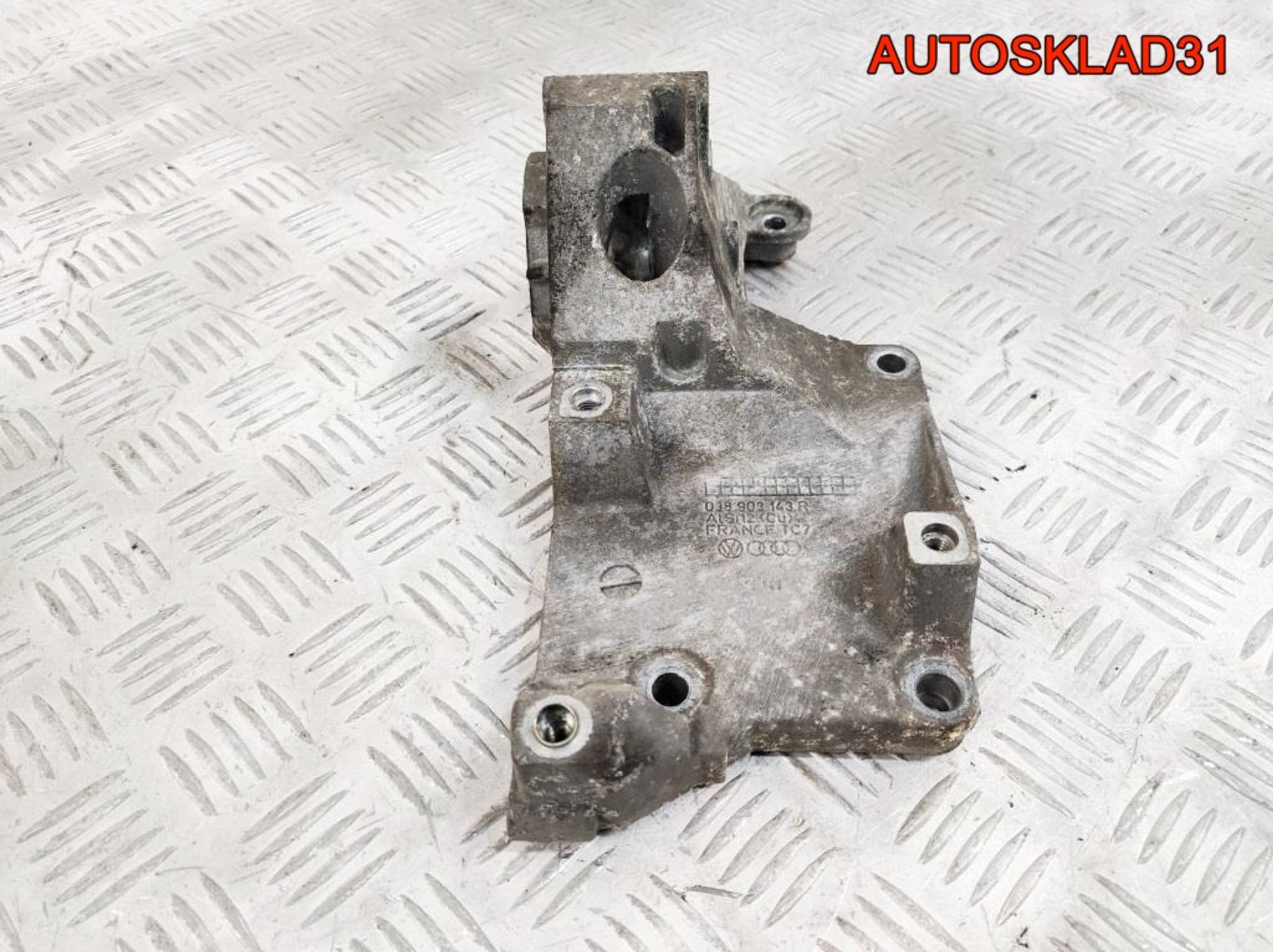 Кронштейн генератора VW Golf 4 1,9 ATD 038903143R, 600 рублей, Дубовое