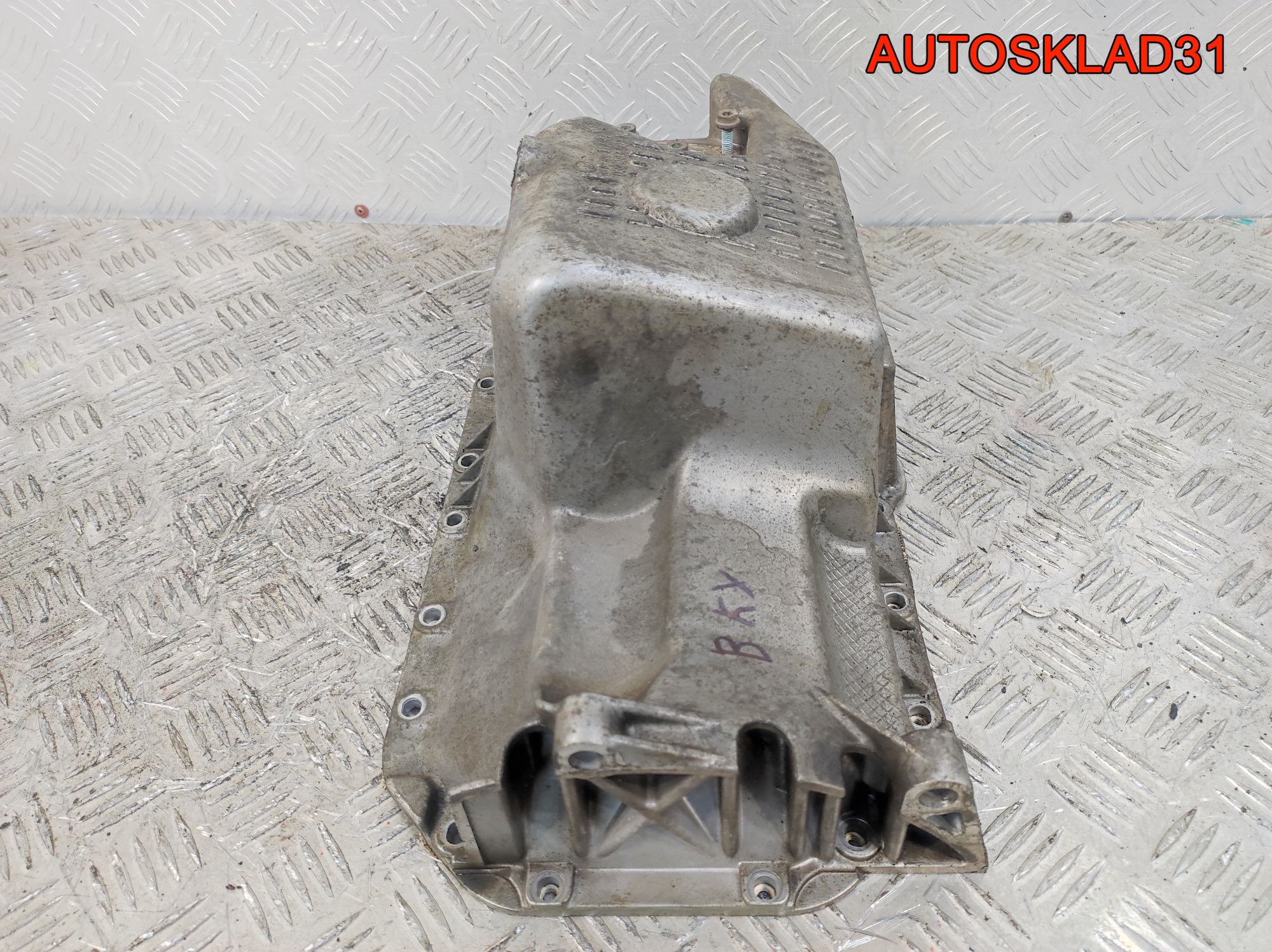 Поддон двигателя VW Polo 1,4 BKY 032103603N Бензин, 1700 рублей, Дубовое