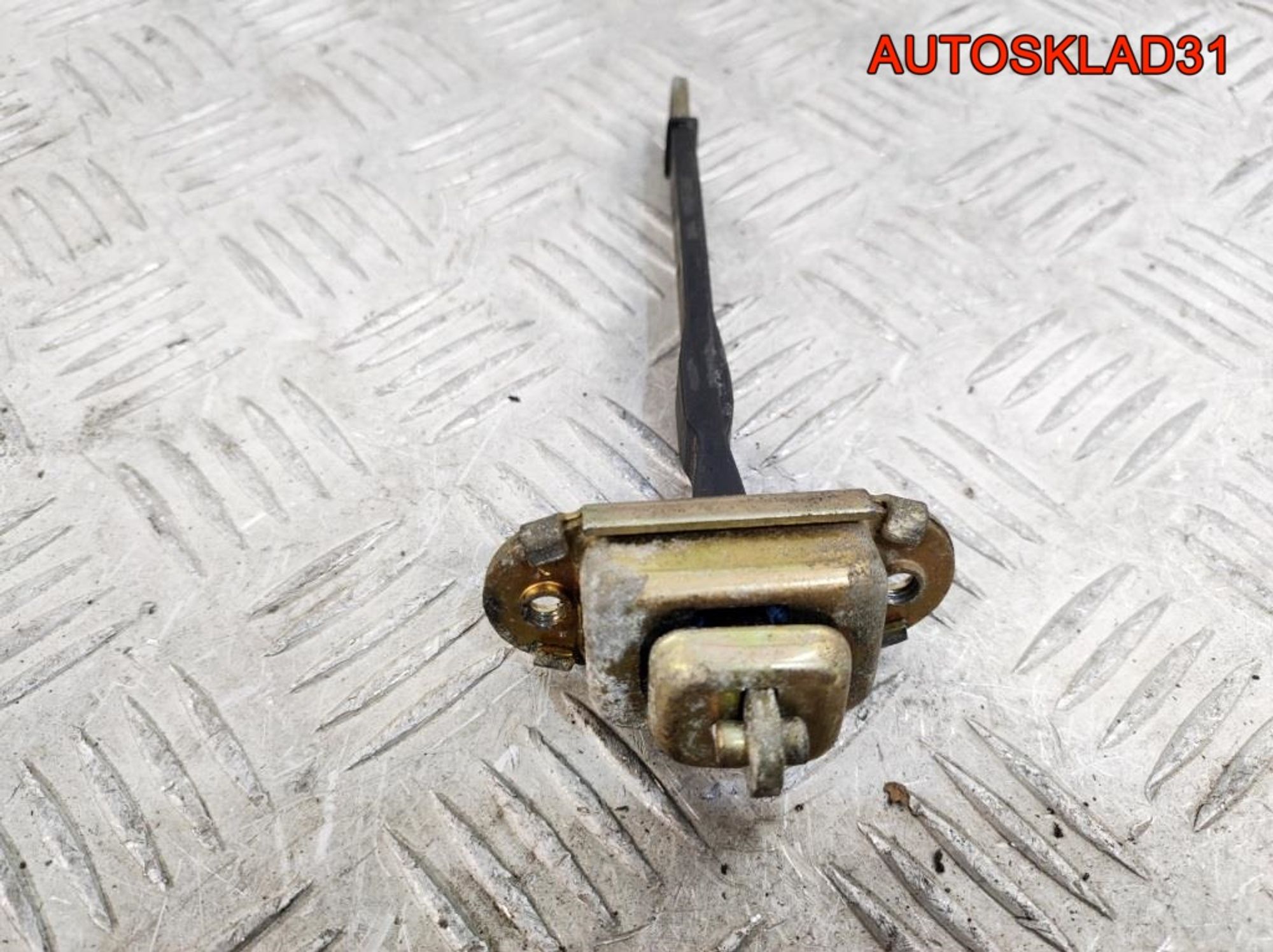 Ограничитель двери передний Mitsubishi Carisma DA, 800 рублей, Дубовое