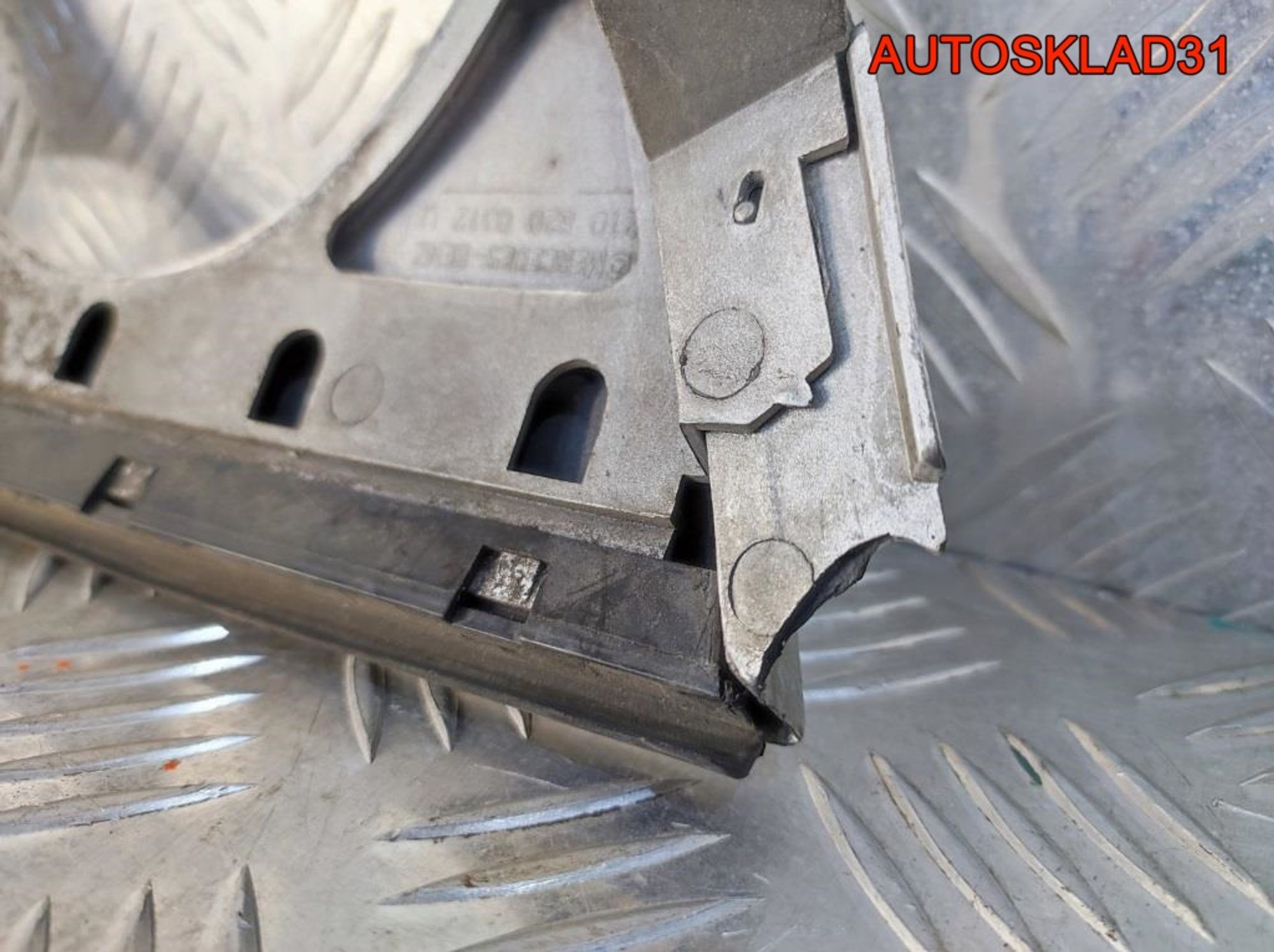 Планка под фару левая Mercedes W210 A2108200312, 1300 рублей, Дубовое