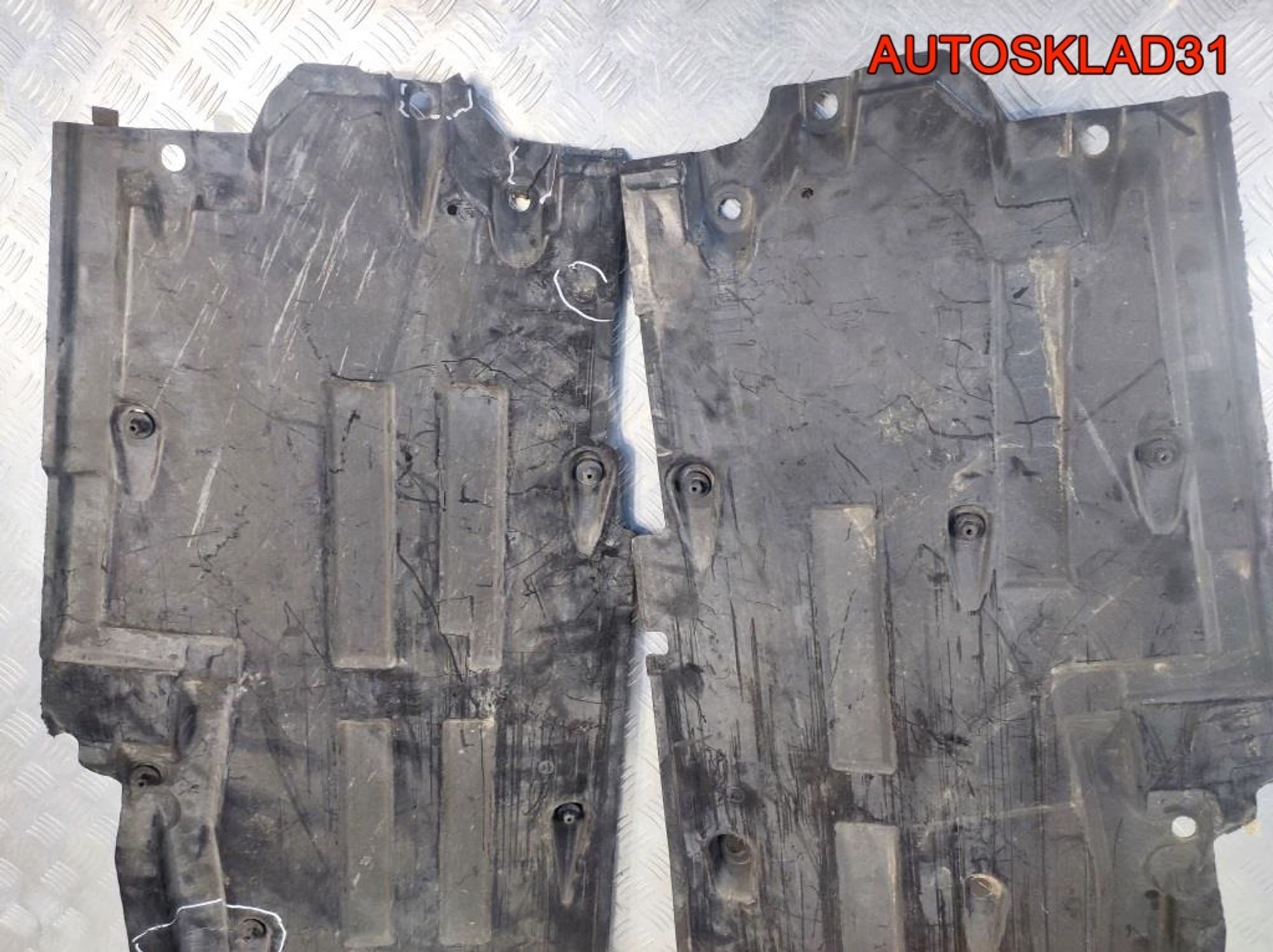 Защита днища антигравийная Audi A8 D3 4E0825205B, 3300 рублей, Дубовое