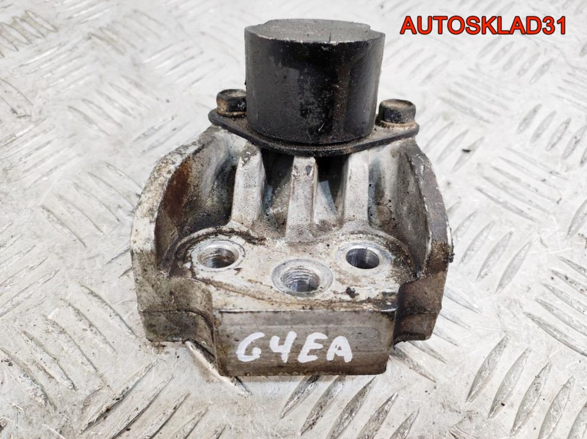 Кронштейн двигателя правый Hyundai Getz 1,3 G4EA 218401C300, 900 рублей, Дубовое