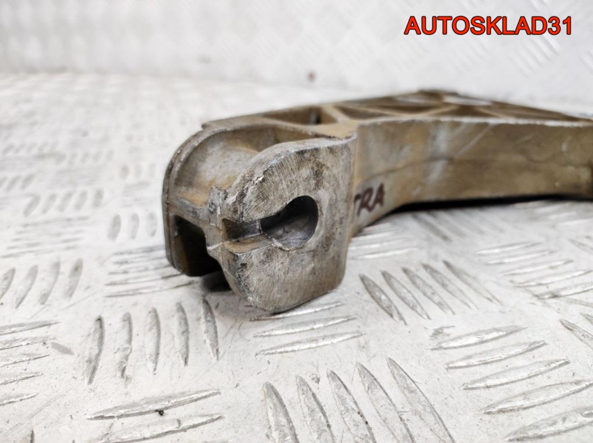 Кронштейн МКПП Opel Astra H 1,6 Z16XER 13174501, 1000 рублей, Дубовое