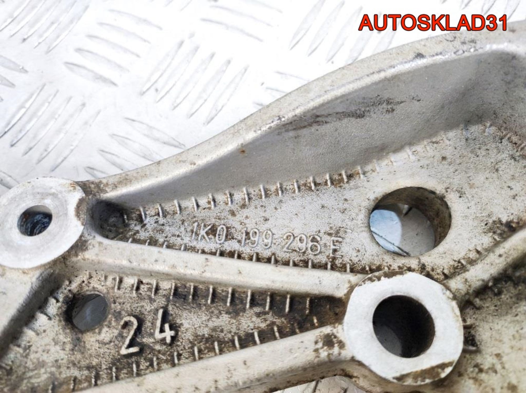 Кронштейн переднего рычага Audi A3 8P 1K0199296E, 2900 рублей, Дубовое