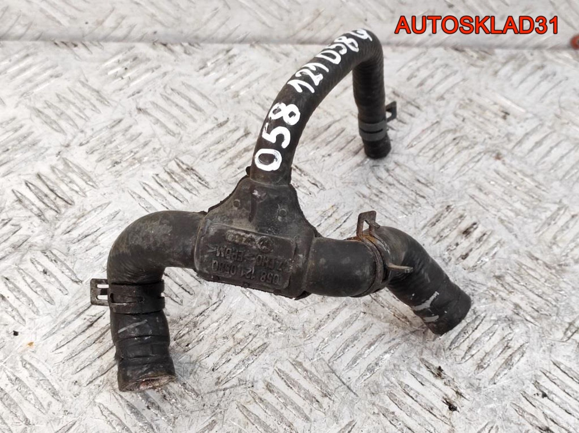 Патрубок охлаждения VW Passat B5 1,8 ARG Бензин 058121058Q, 600 рублей, Дубовое