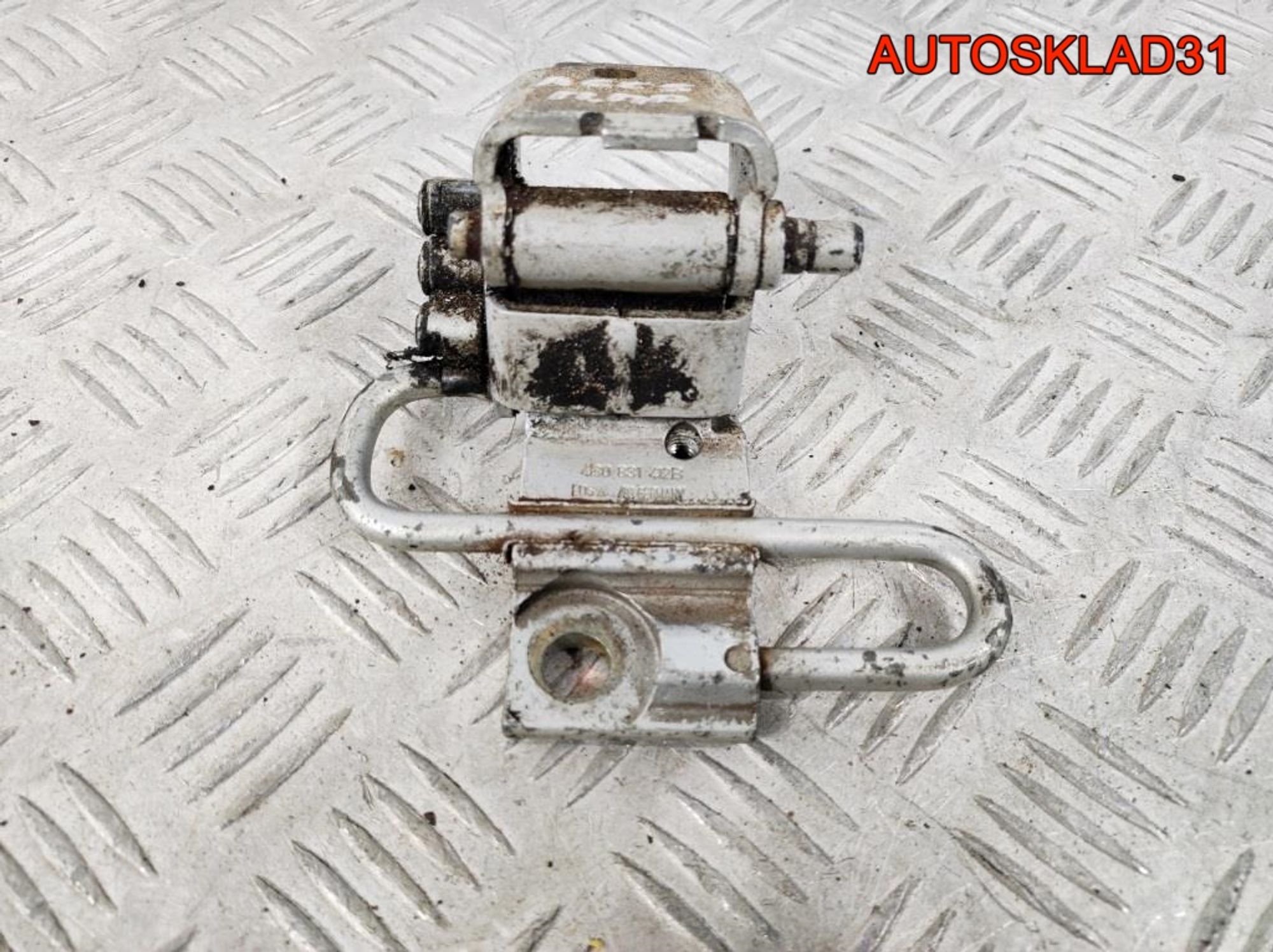 Петля двери передняя правая нижняя Audi A6 C5, 900 рублей, Дубовое