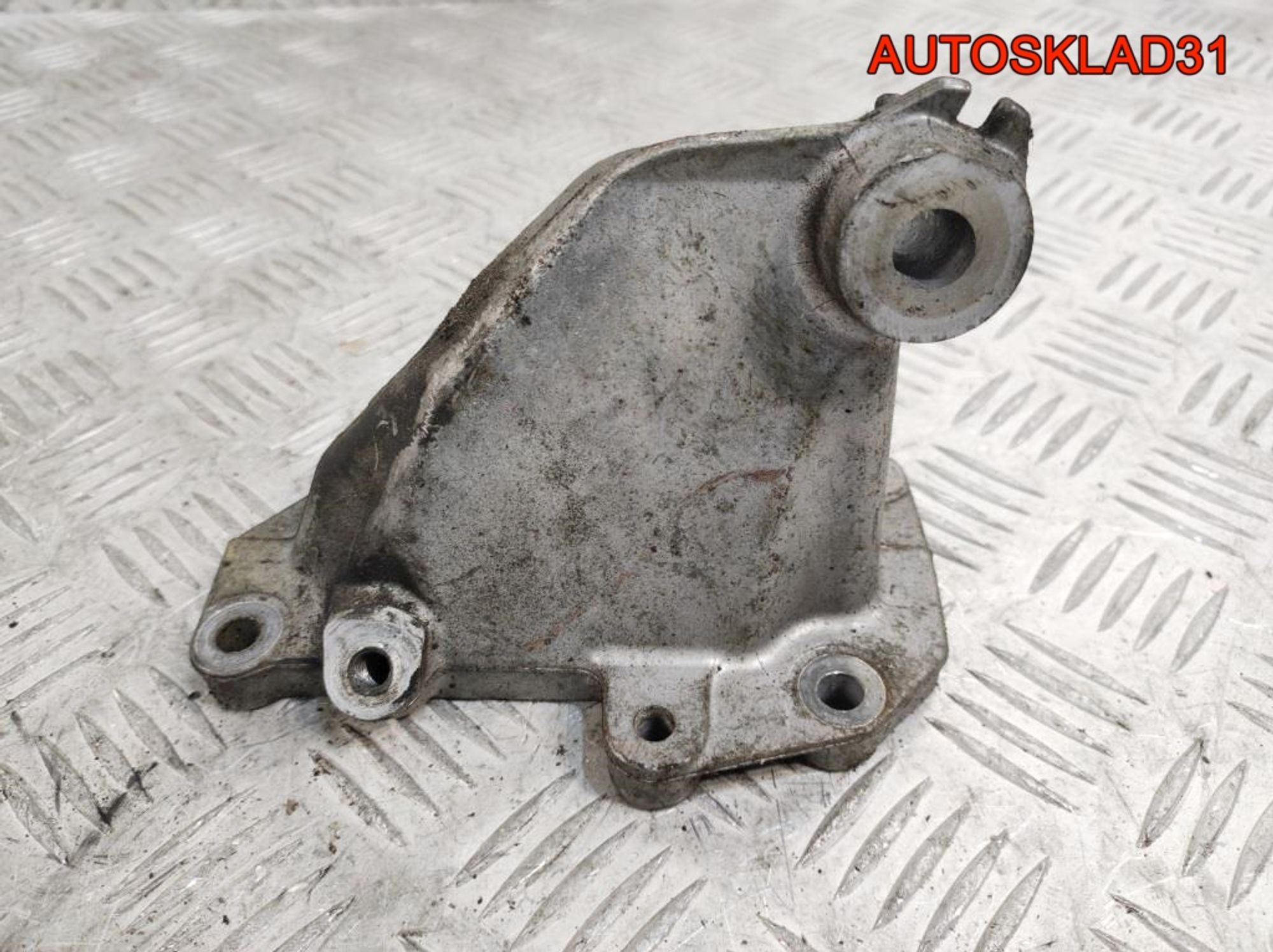 Кронштейн двигателя левый Mercedes W210 A1122231404, 500 рублей, Дубовое