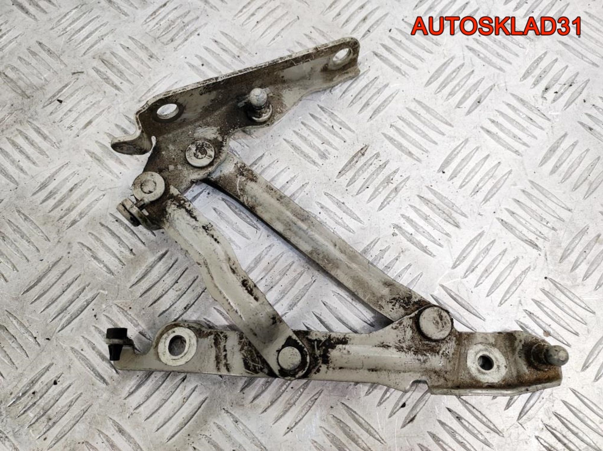 Петля крышки багажника правая Mazda 3 BK BN8V52720C, 900 рублей, Дубовое