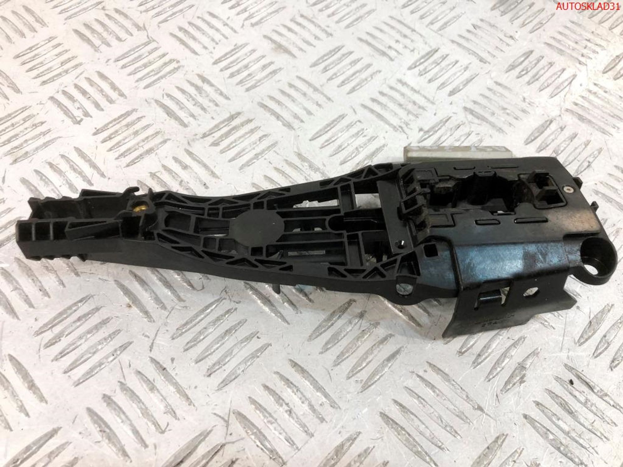 Кронштейн ручки двери левой Opel Astra J 138175, 1700 рублей, Дубовое