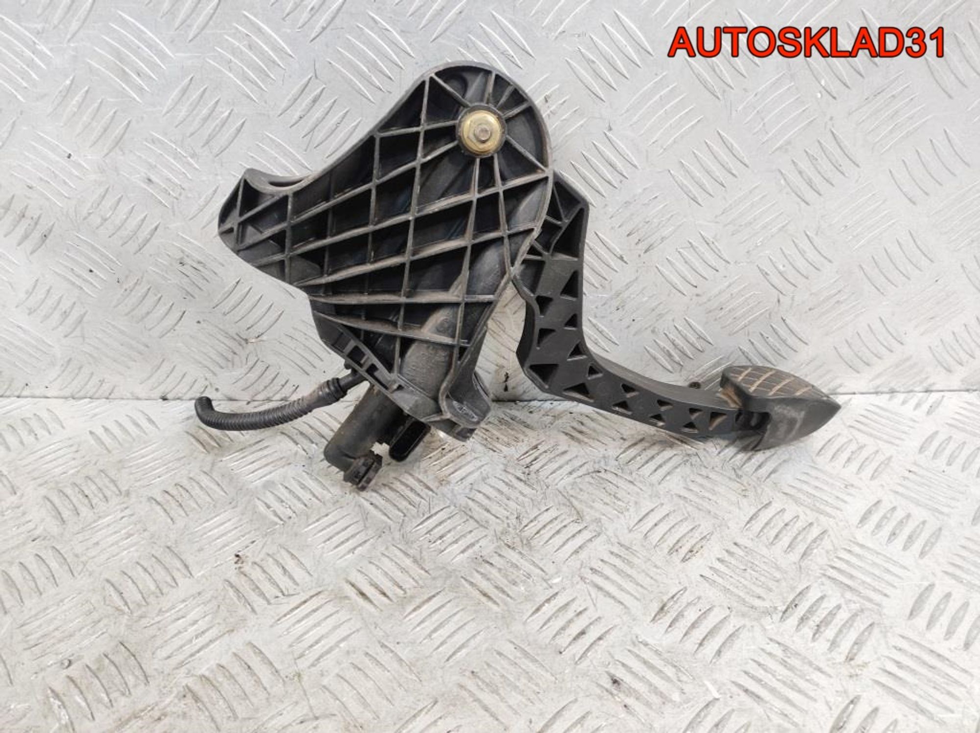 Педаль сцепления VW Passat B6 3C1721059N, 2300 рублей, Дубовое