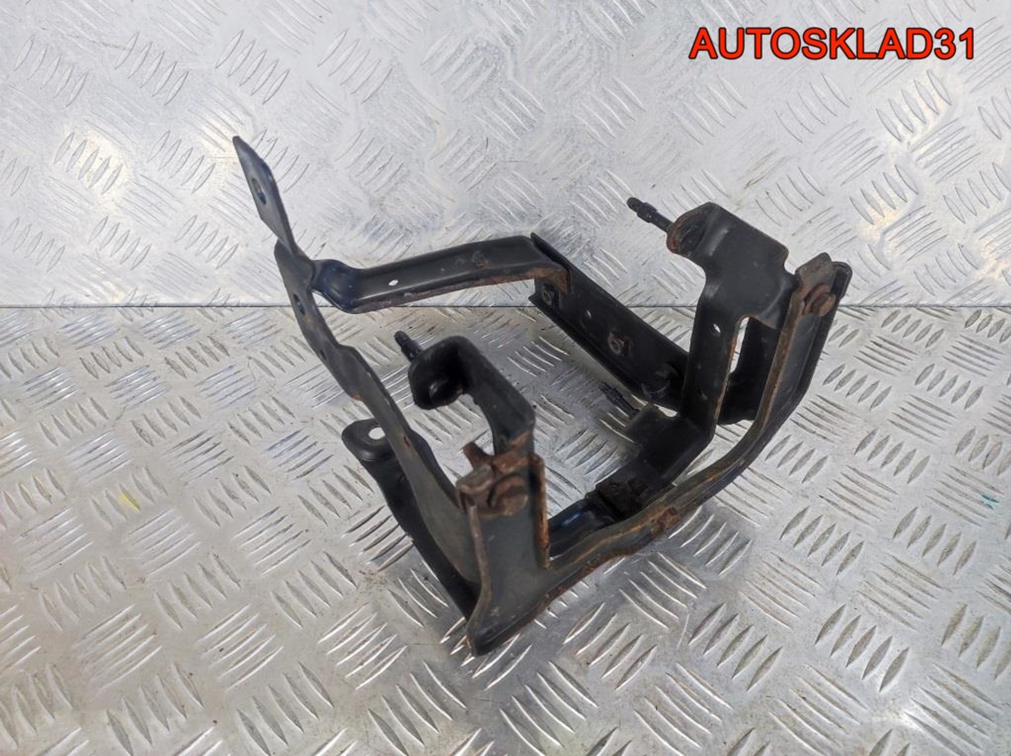 Кронштейн гидроусилителя Ford Focus 2 3M513K738AC, 900 рублей, Дубовое