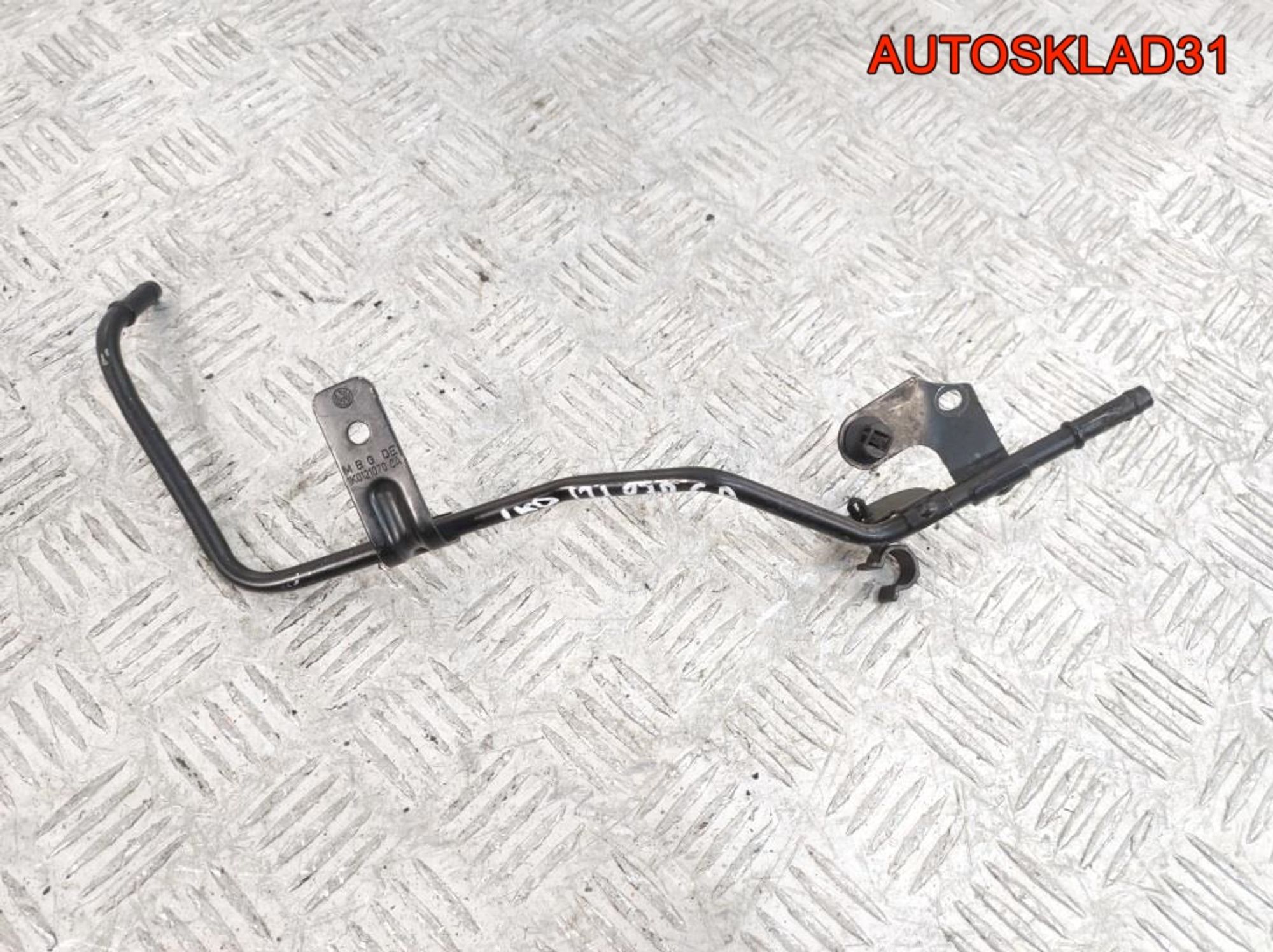 Трубка охлаждающей жидкости VW Tiguan 1,4 Бензин 1K0121070CA, 1000 рублей, Дубовое