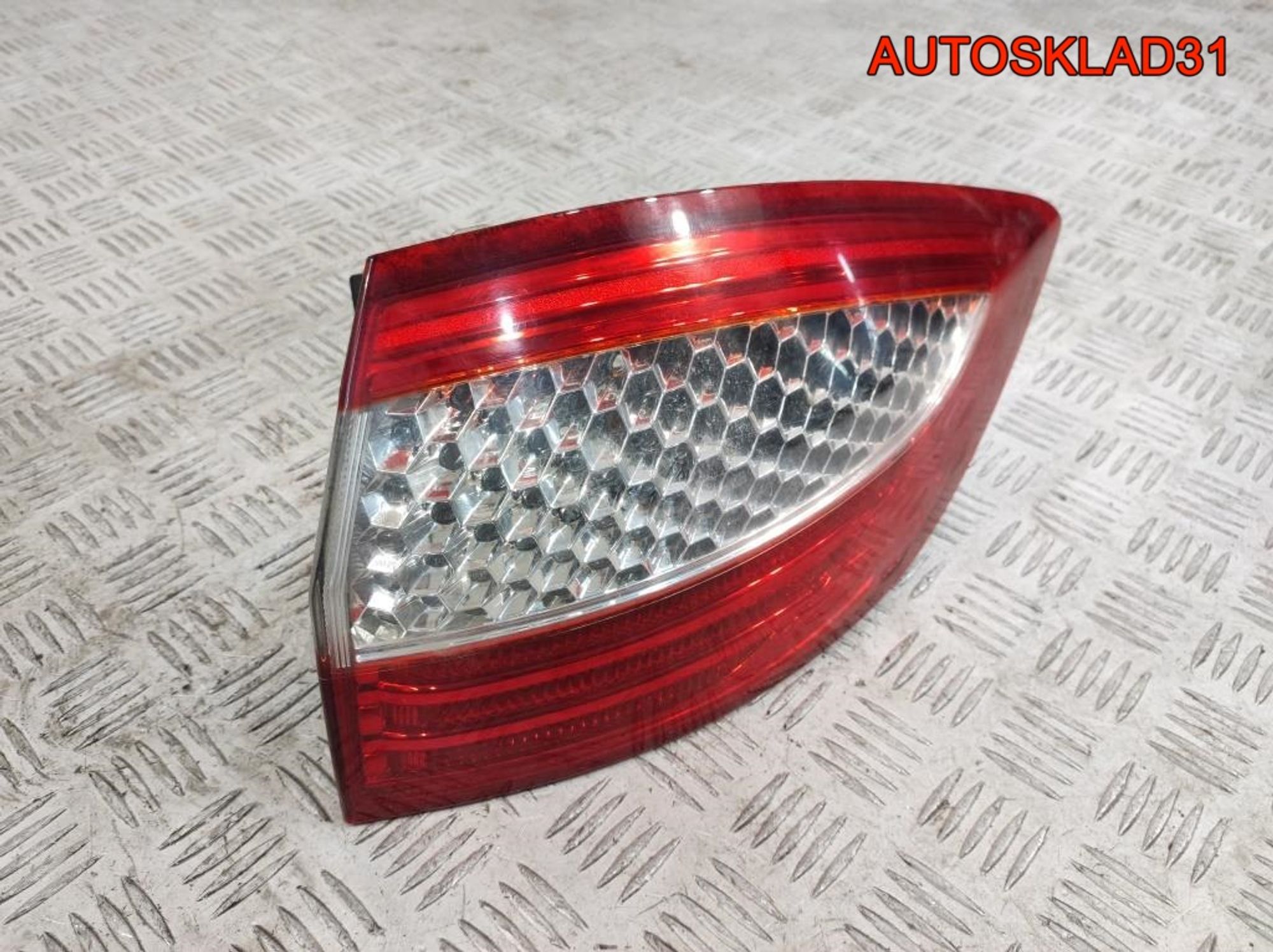 Фонарь задний наружный правый TYC Ford Mondeo 4 11B693012B Combi, 2000 рублей, Дубовое