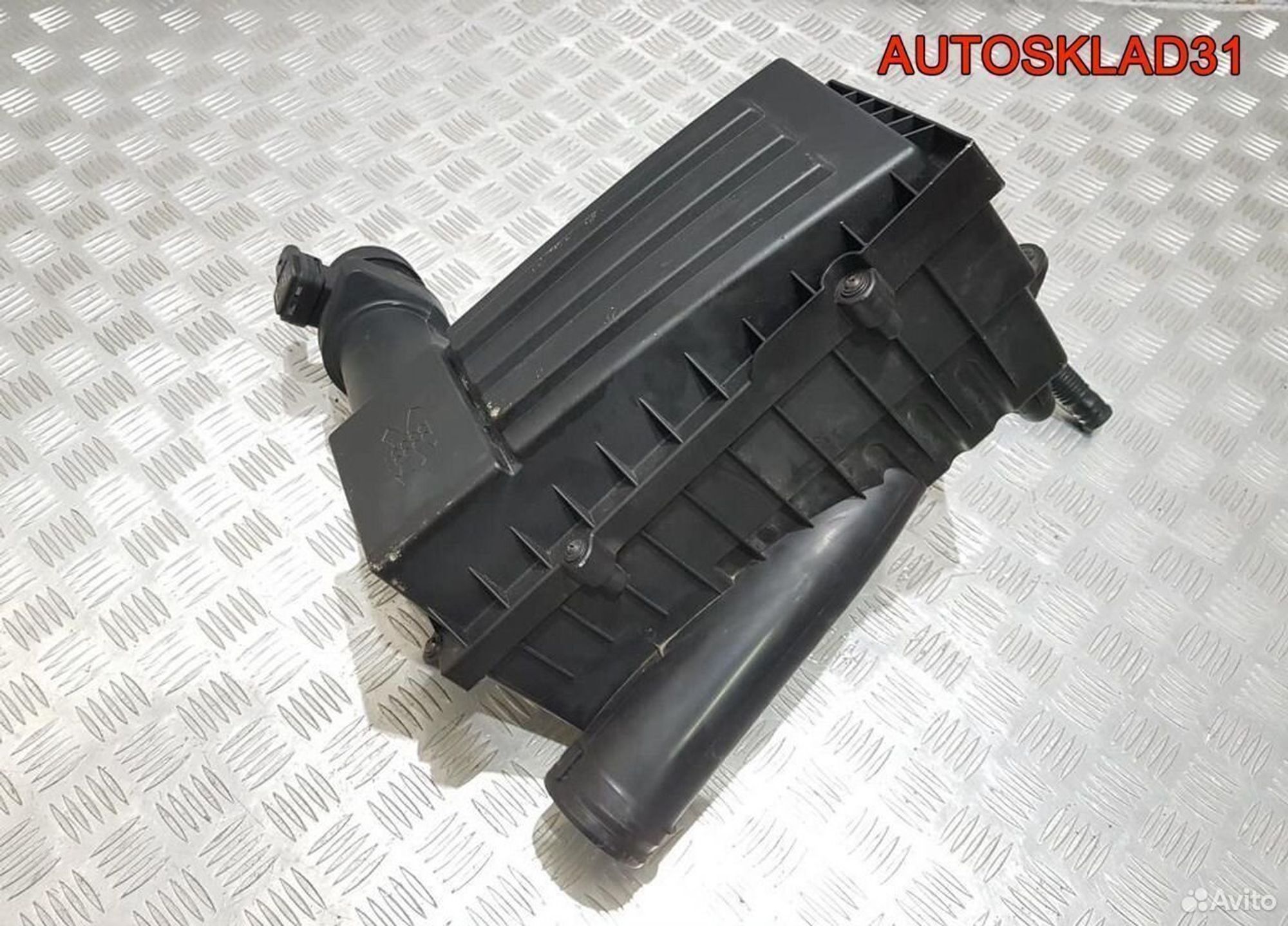 Корпус воздушного фильтра VW Passat B6 3C0129607AF, 1800 рублей, Дубовое