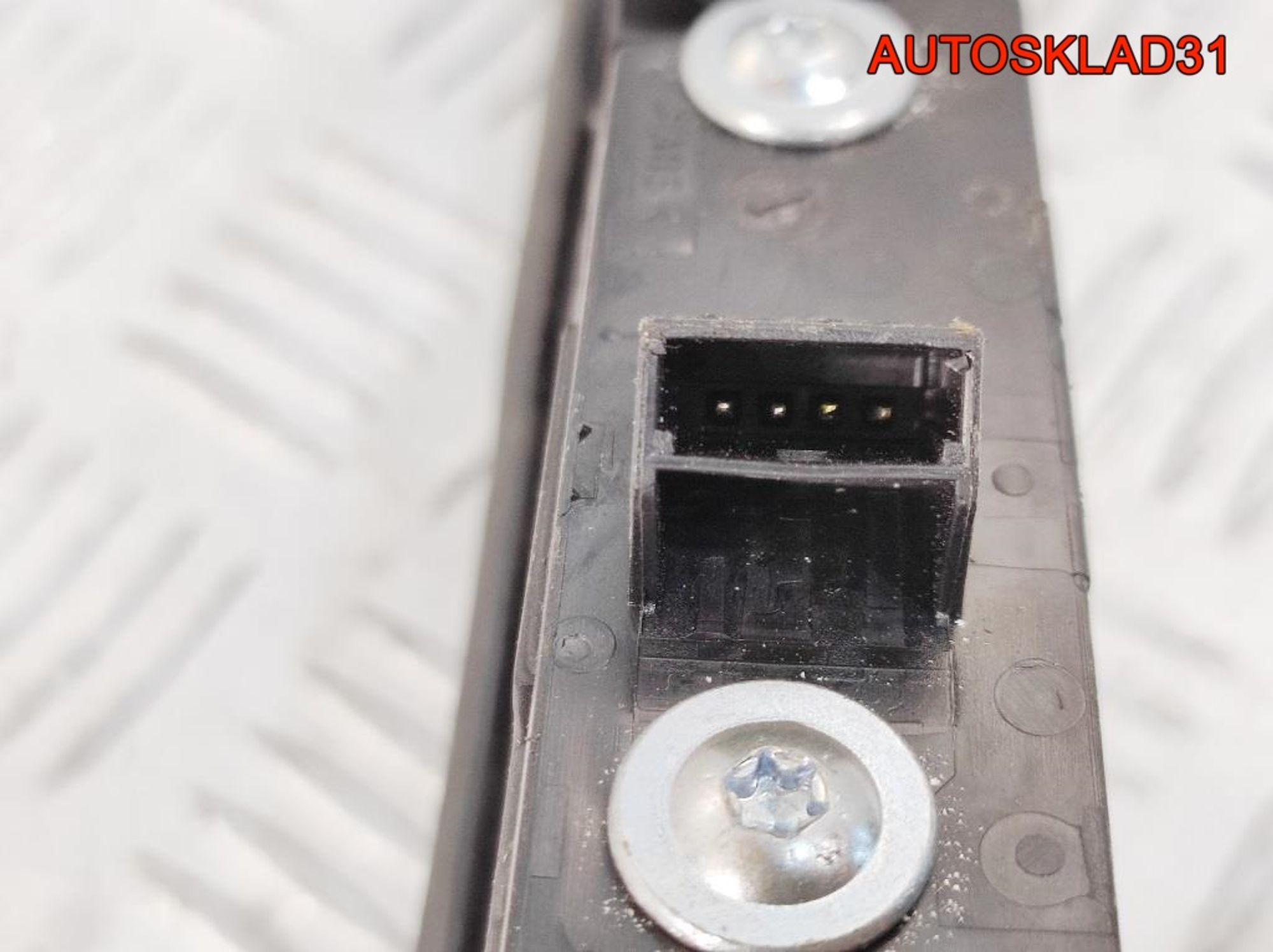 Накладка крышки багажника Audi A6 C6 8E0827574C, 4500 рублей, Дубовое