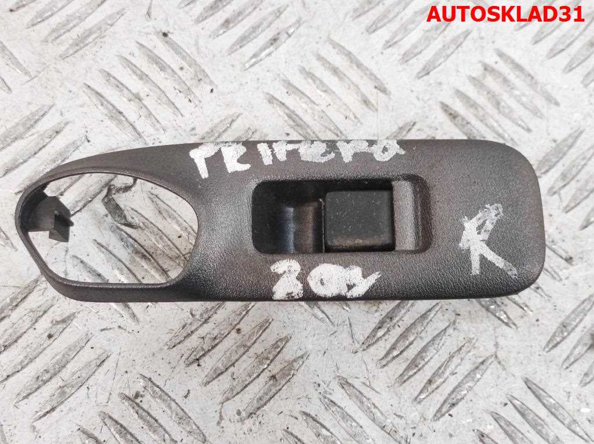 Кнопка стеклоподъемника задняя правая Nissan Primera P11 809603F100, 600 рублей, Дубовое