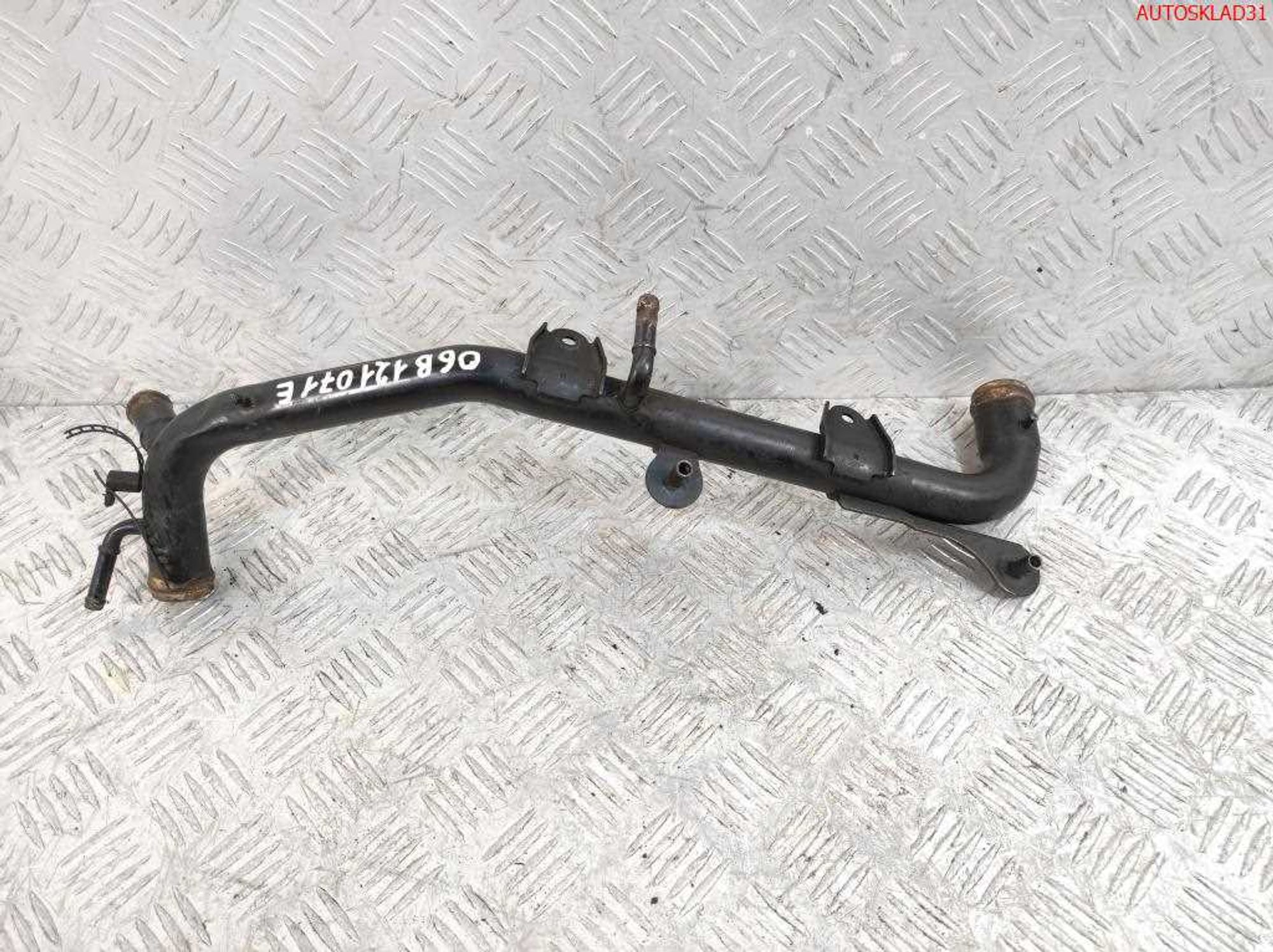 Трубка охлаждающей жидкости VW Passat B5 1,6 AHL 06B121071E, 1000 рублей, Дубовое