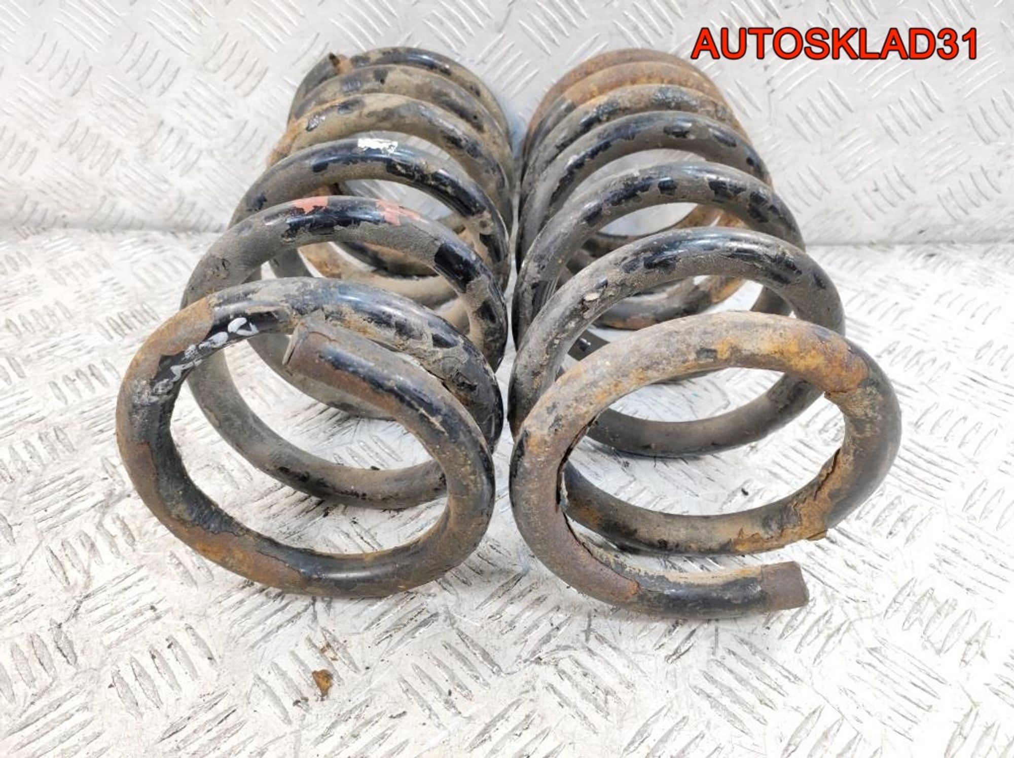 Пружина подвески задняя Mitsubishi Pajero 3 M3X02014, 2000 рублей, Дубовое