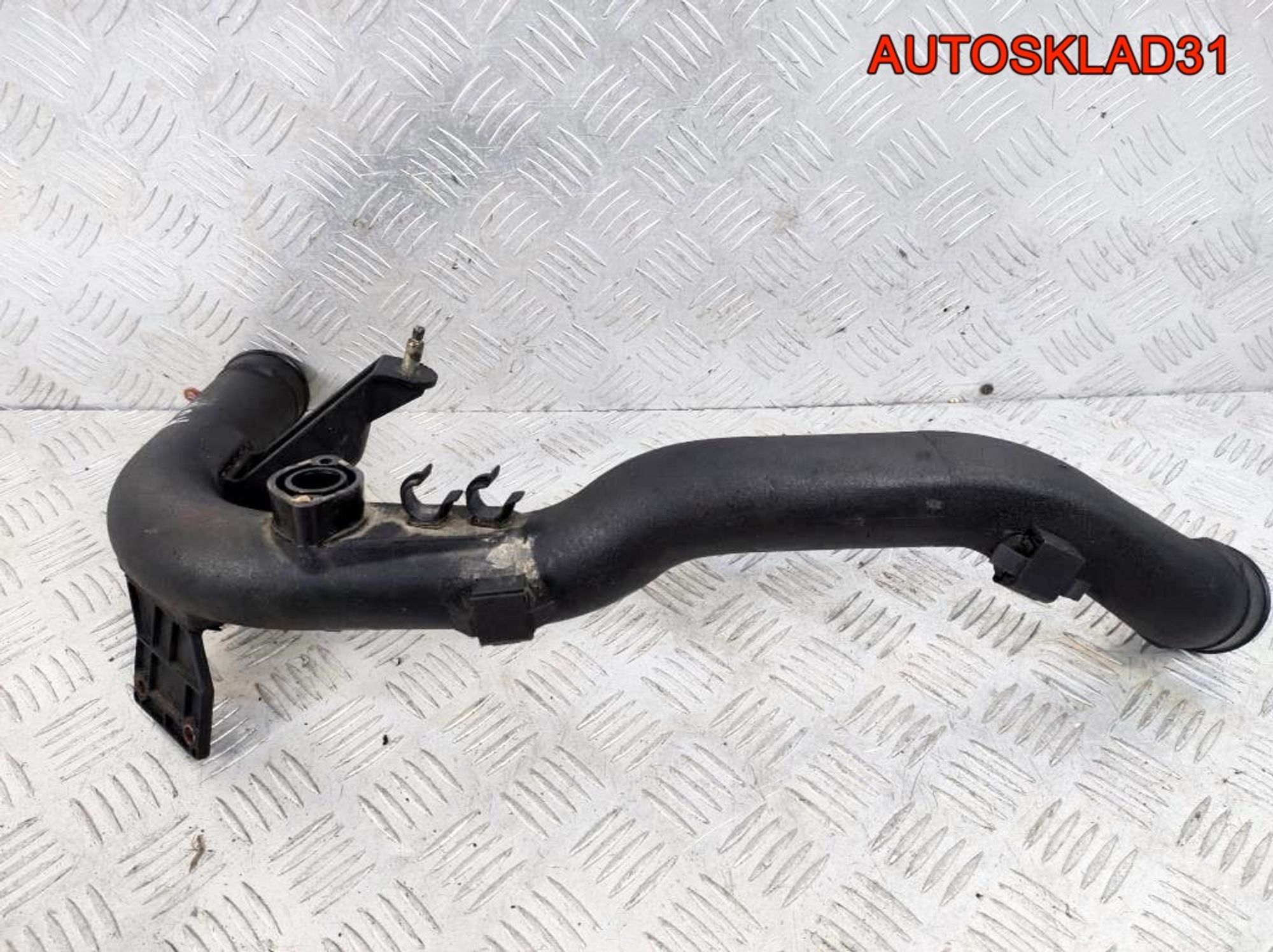 Патрубок интеркулера VW Passat B5 AJM 8D0145840S, 900 рублей, Дубовое