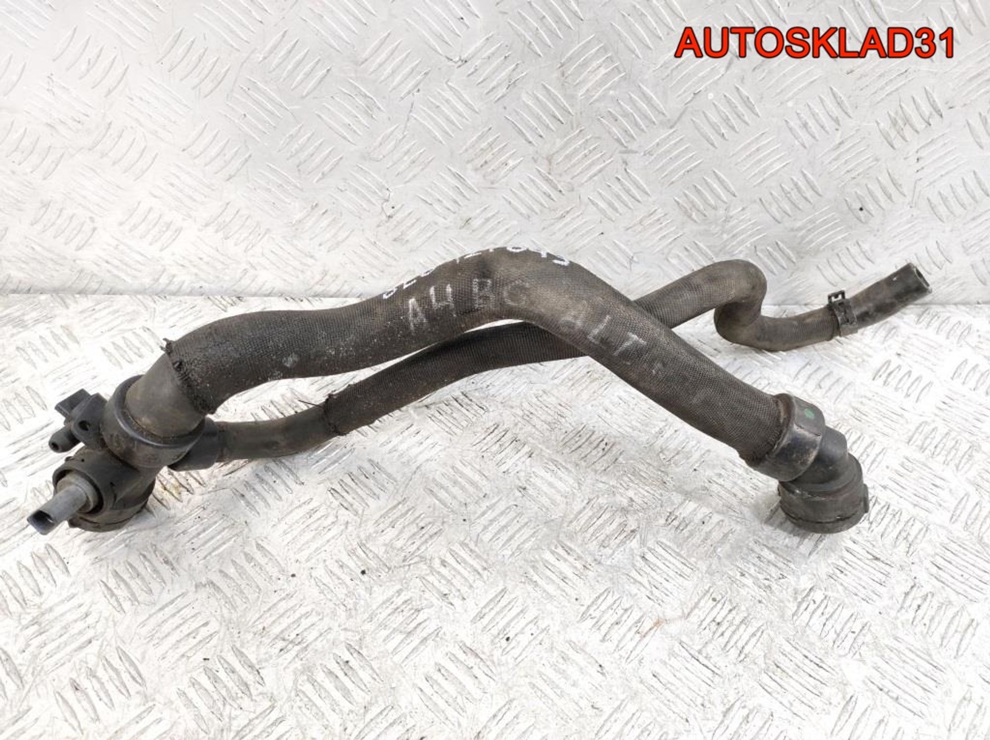 Патрубок радиатора Audi A4 B6 2,0 ALT Бензин 8E0121049, 1500 рублей, Дубовое