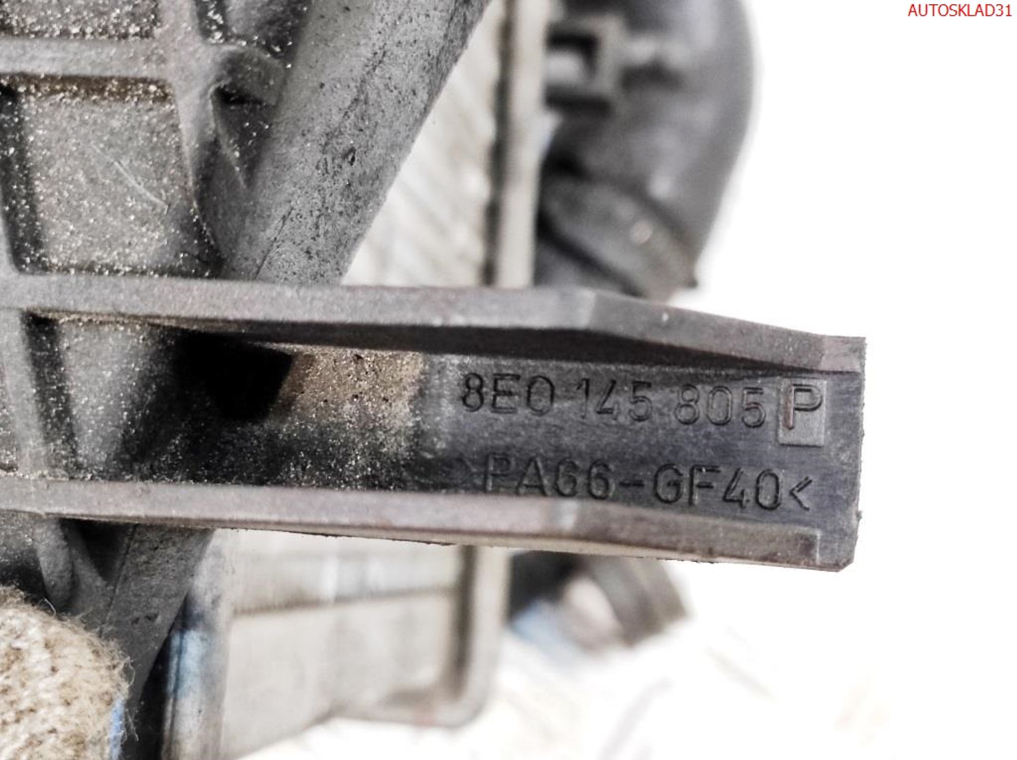 Интеркулер левый Audi A4 B6 2,5 Дизель 8E0145805P, 5000 рублей, Дубовое