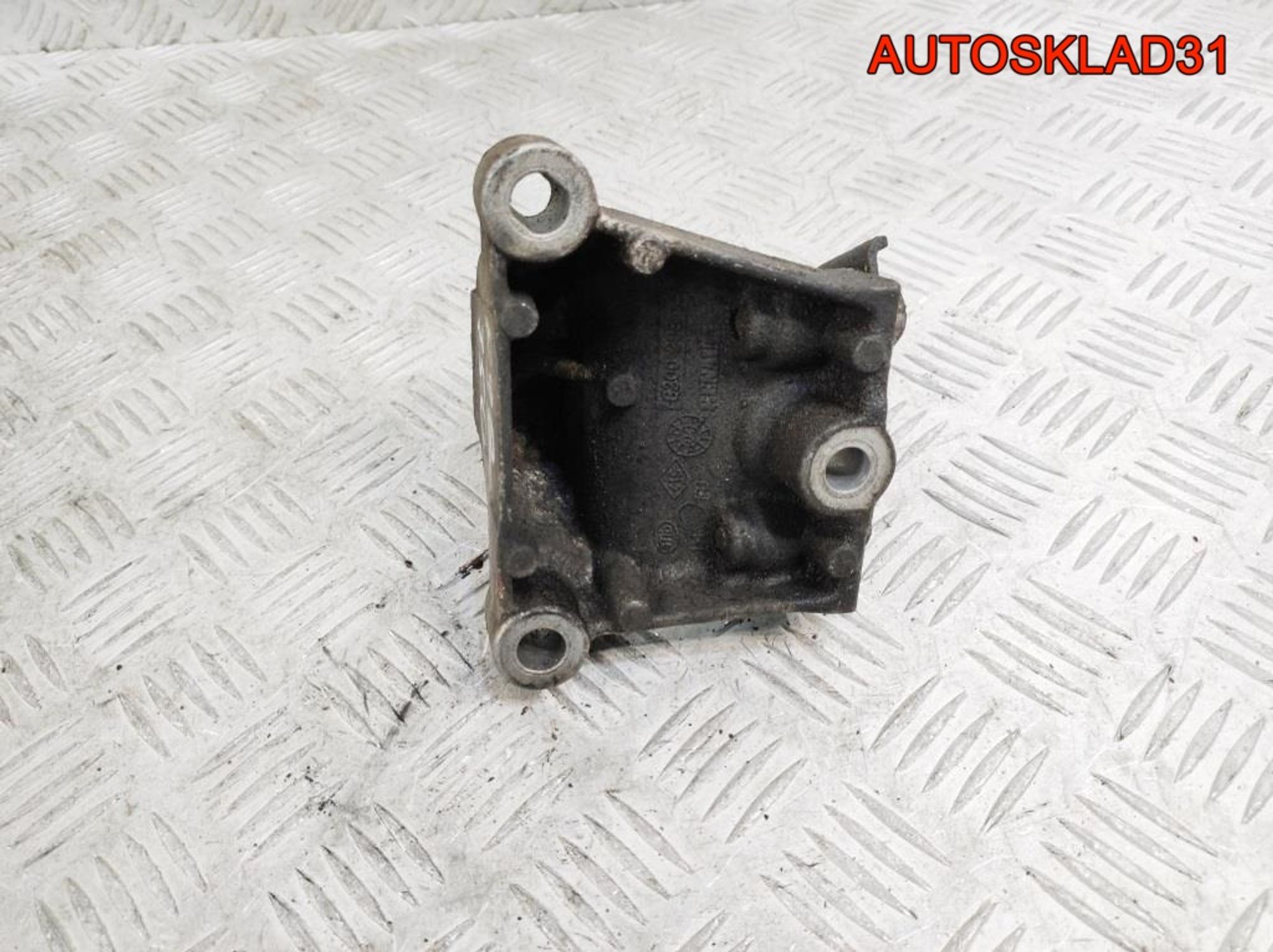 Кронштейн двигателя задний Renault Laguna 2 8200298146, 900 рублей, Дубовое