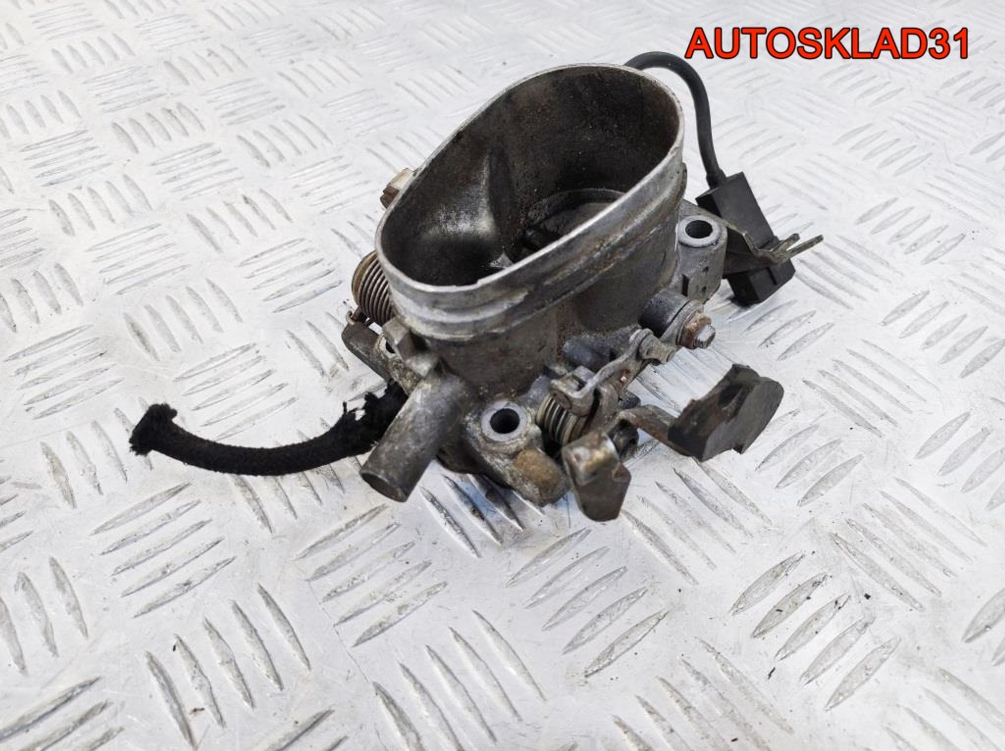 Заcлонкa дpoccельная Audi 100 C3 2.2 KU Бензин, 2900 рублей, Дубовое