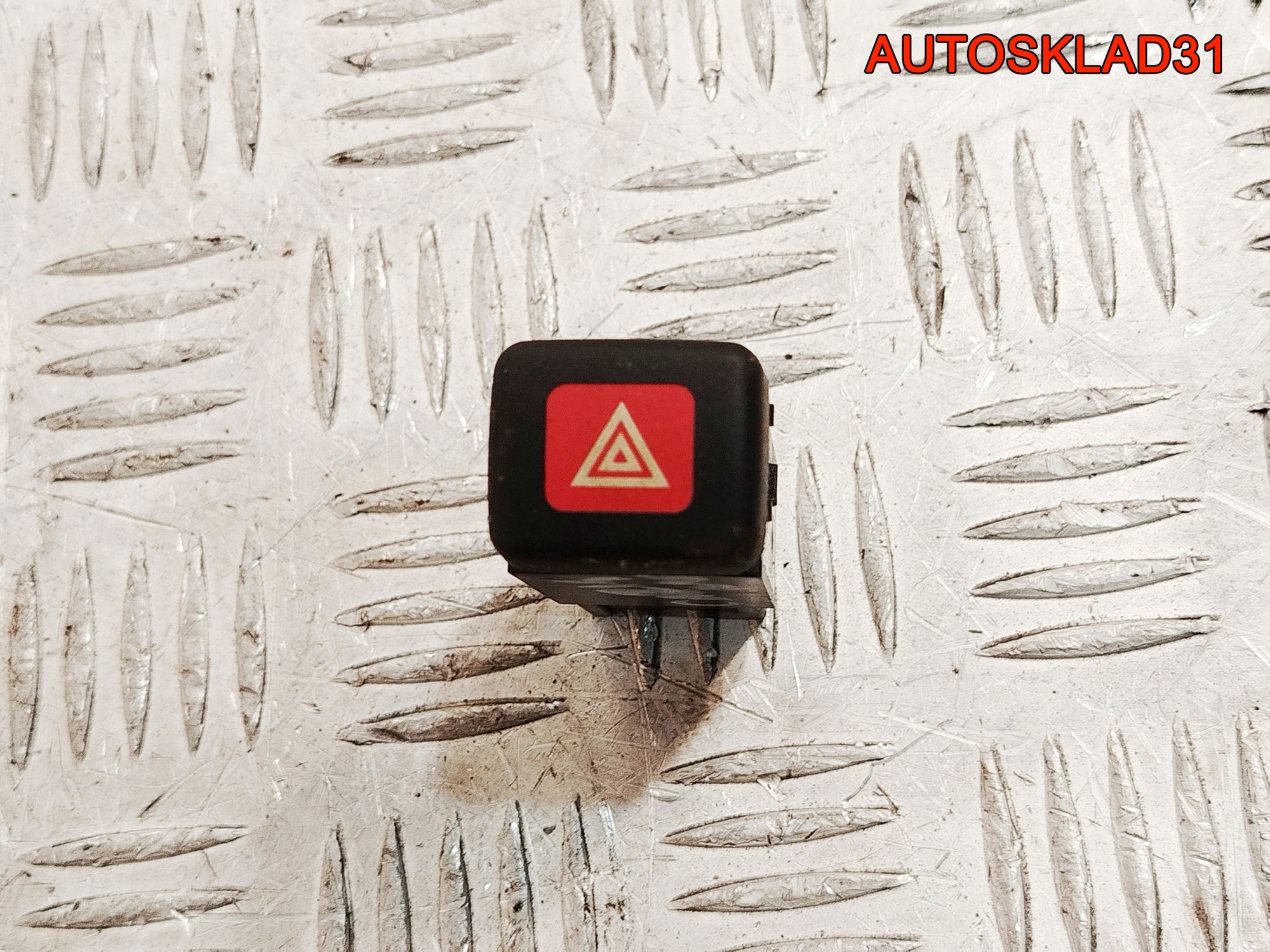 Кнопка аварийной сигнализации Mitsubishi Carisma DA MR911155, 800 рублей, Дубовое