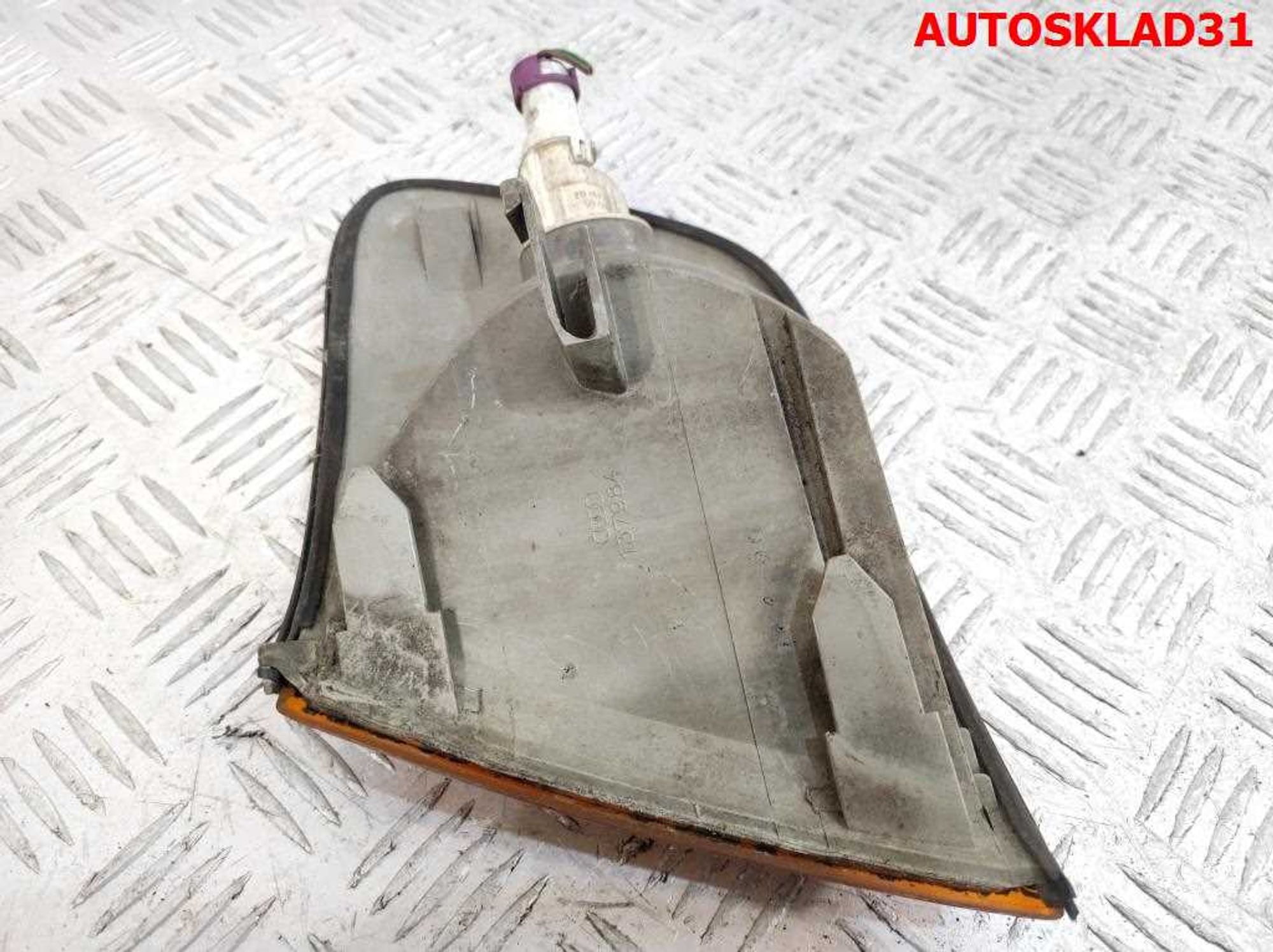 Указатель поворота правый жёлтый Audi 100 C4 137984, 1000 рублей, Дубовое