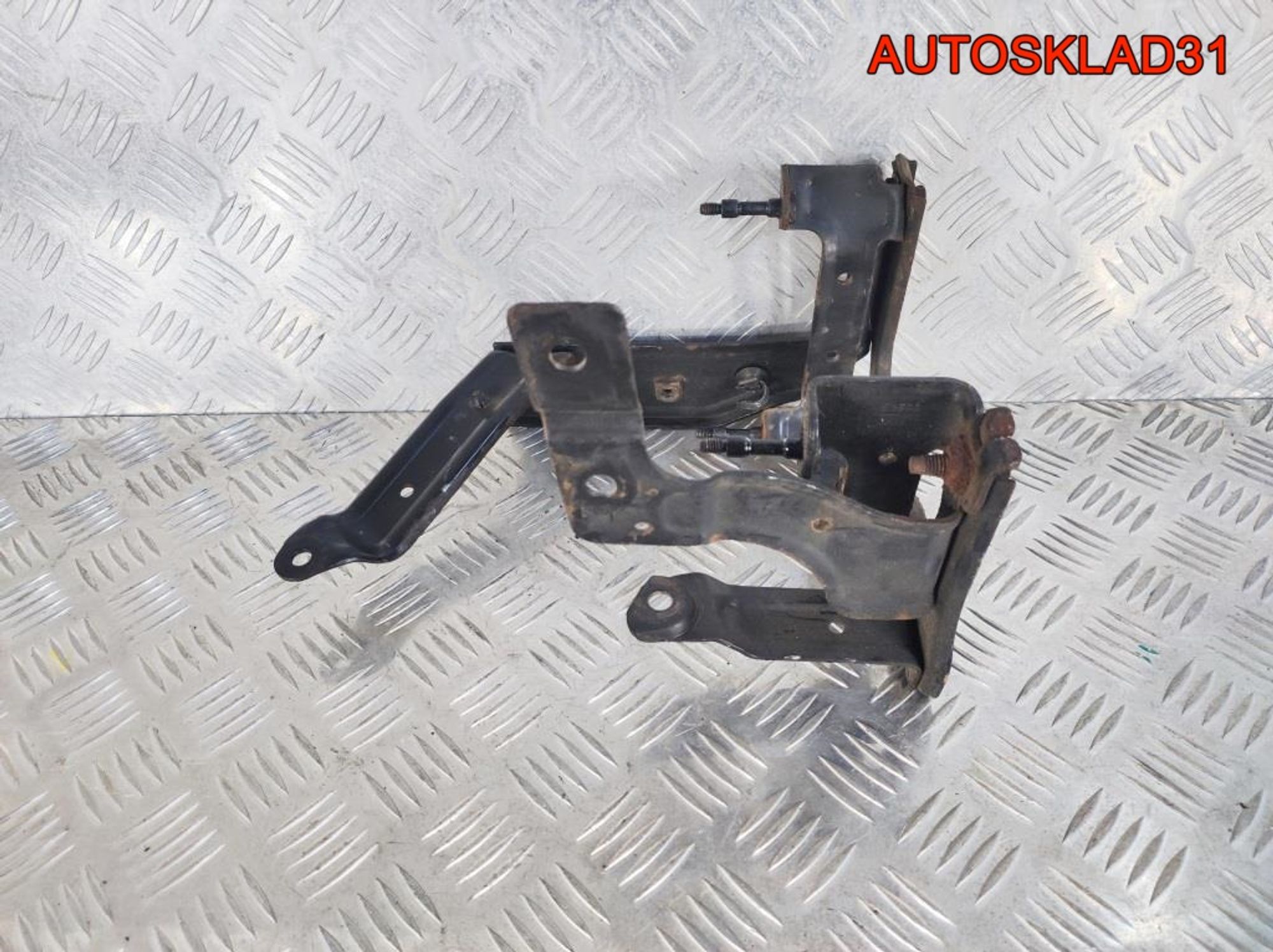 Кронштейн гидроусилителя Ford Focus 2 3M513K738AC, 900 рублей, Дубовое