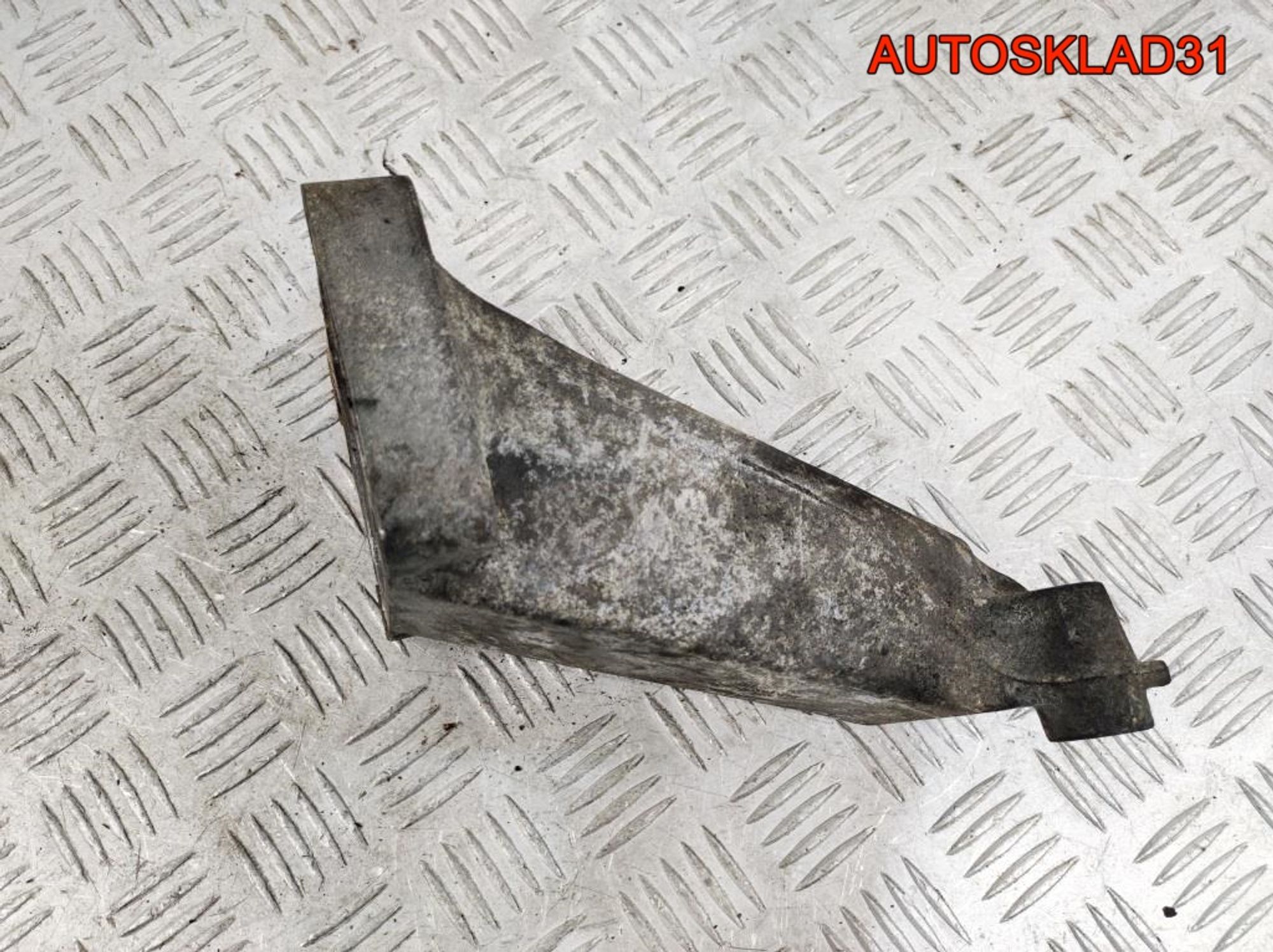 Кронштейн двигателя левый Mercedes W220 3,2 613 A6132230304, 900 рублей, Дубовое