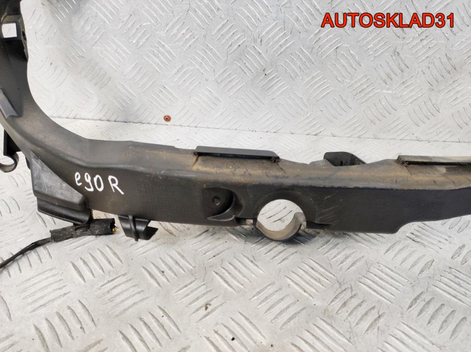 Кронштейн фар правый BMW E90 51117116708, 1400 рублей, Дубовое