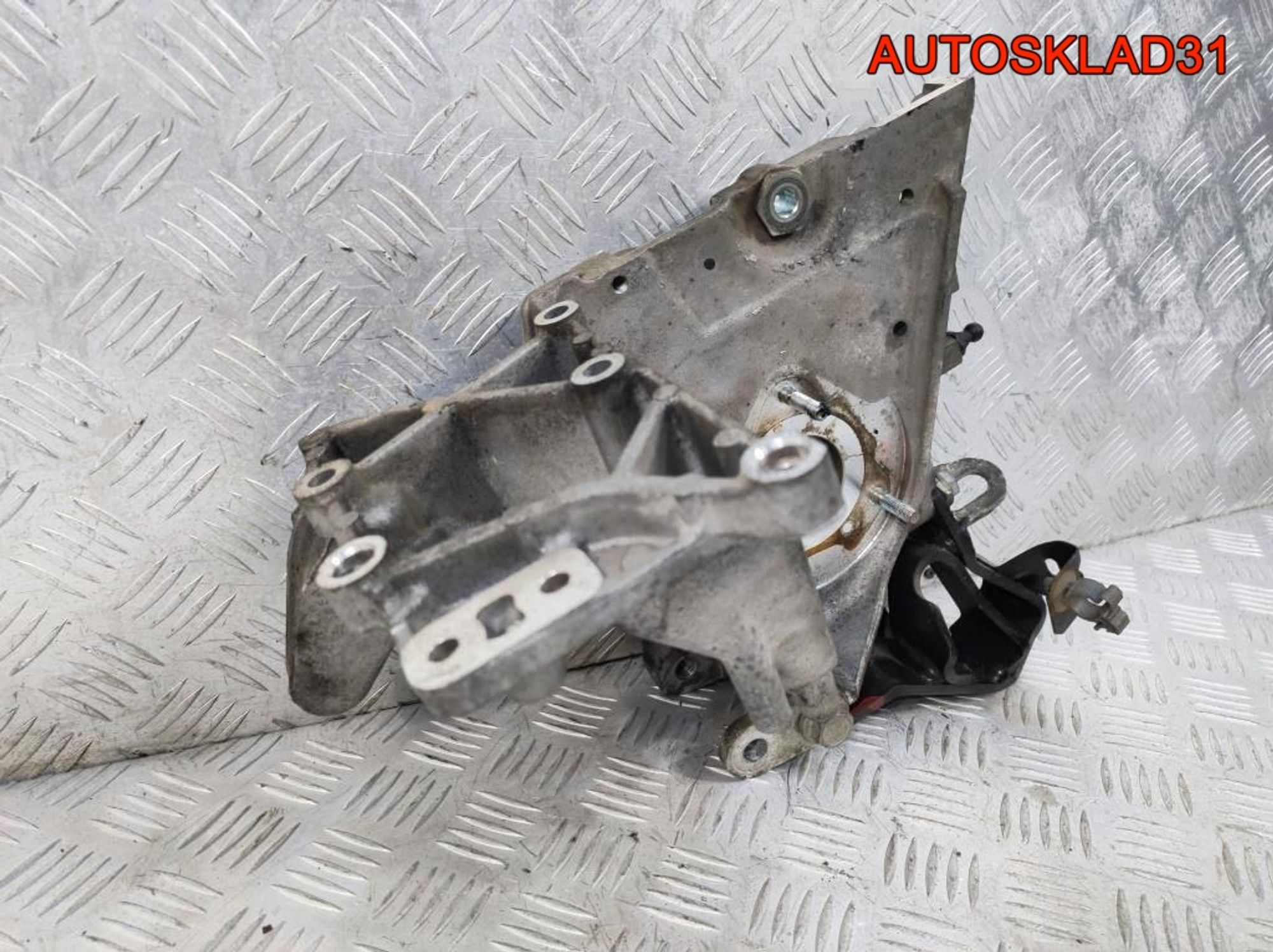 Кронштейн ТНВД Opel Astra J 2,0 A20DTH 55574721, 1300 рублей, Дубовое