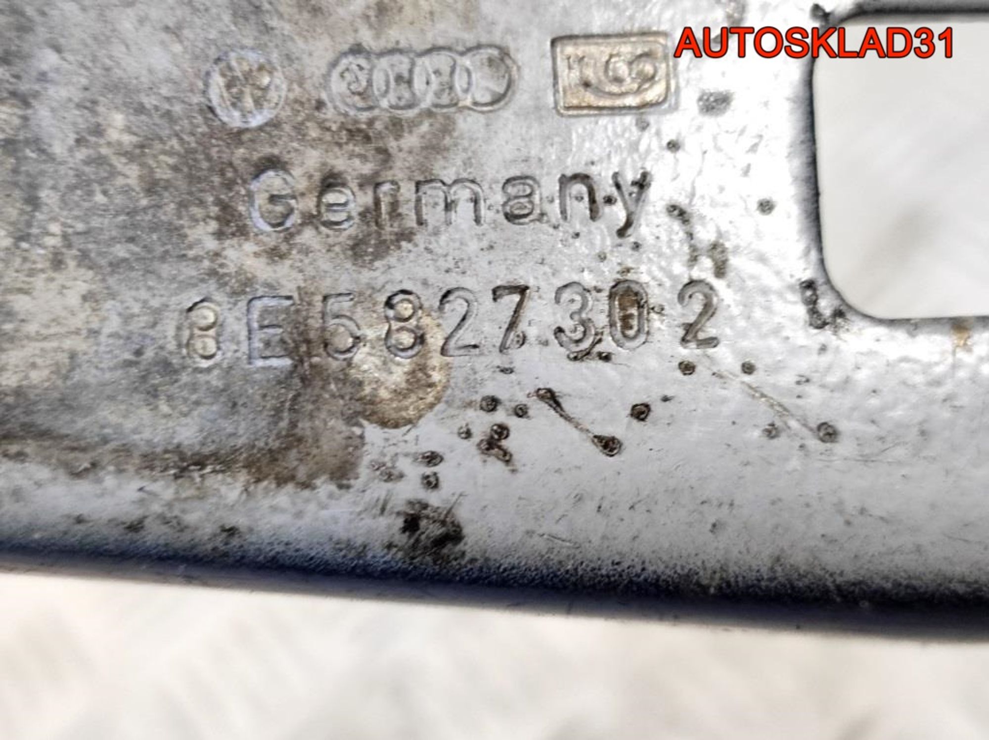 Петля крышки багажника правая Audi A4 B7 8E5827302, 900 рублей, Дубовое