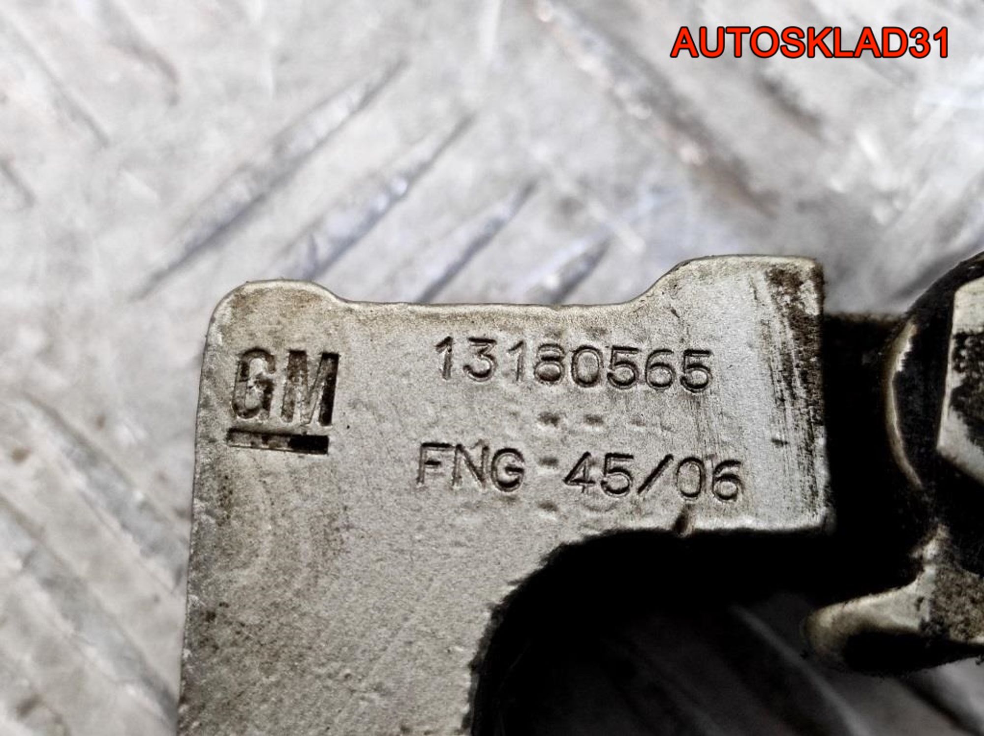 Петля двери передней левой верхняя Opel Corsa D 13180565, 600 рублей, Дубовое