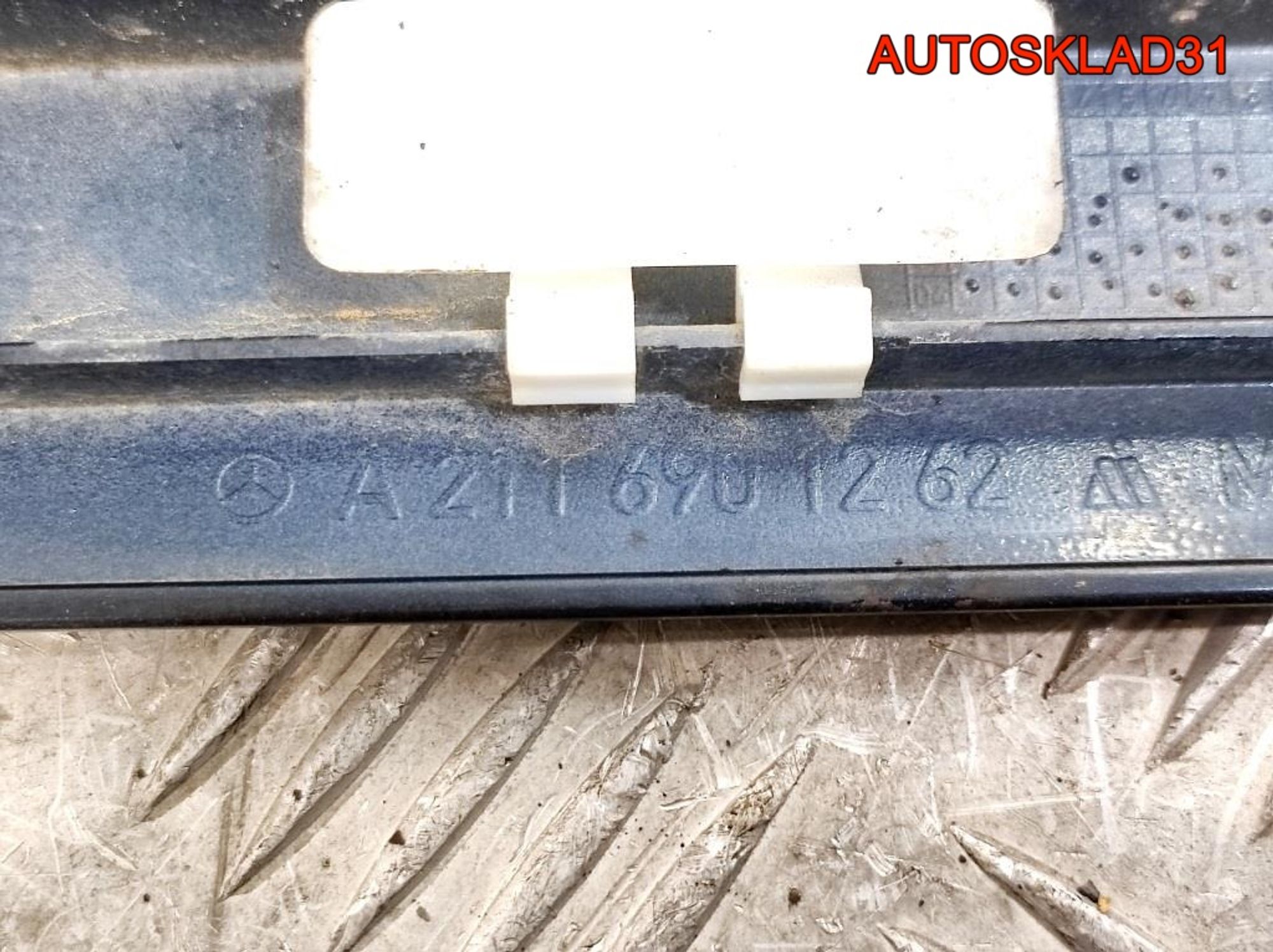 Молдинг задней правой двери Mercedes W211 A2116901262, 900 рублей, Дубовое