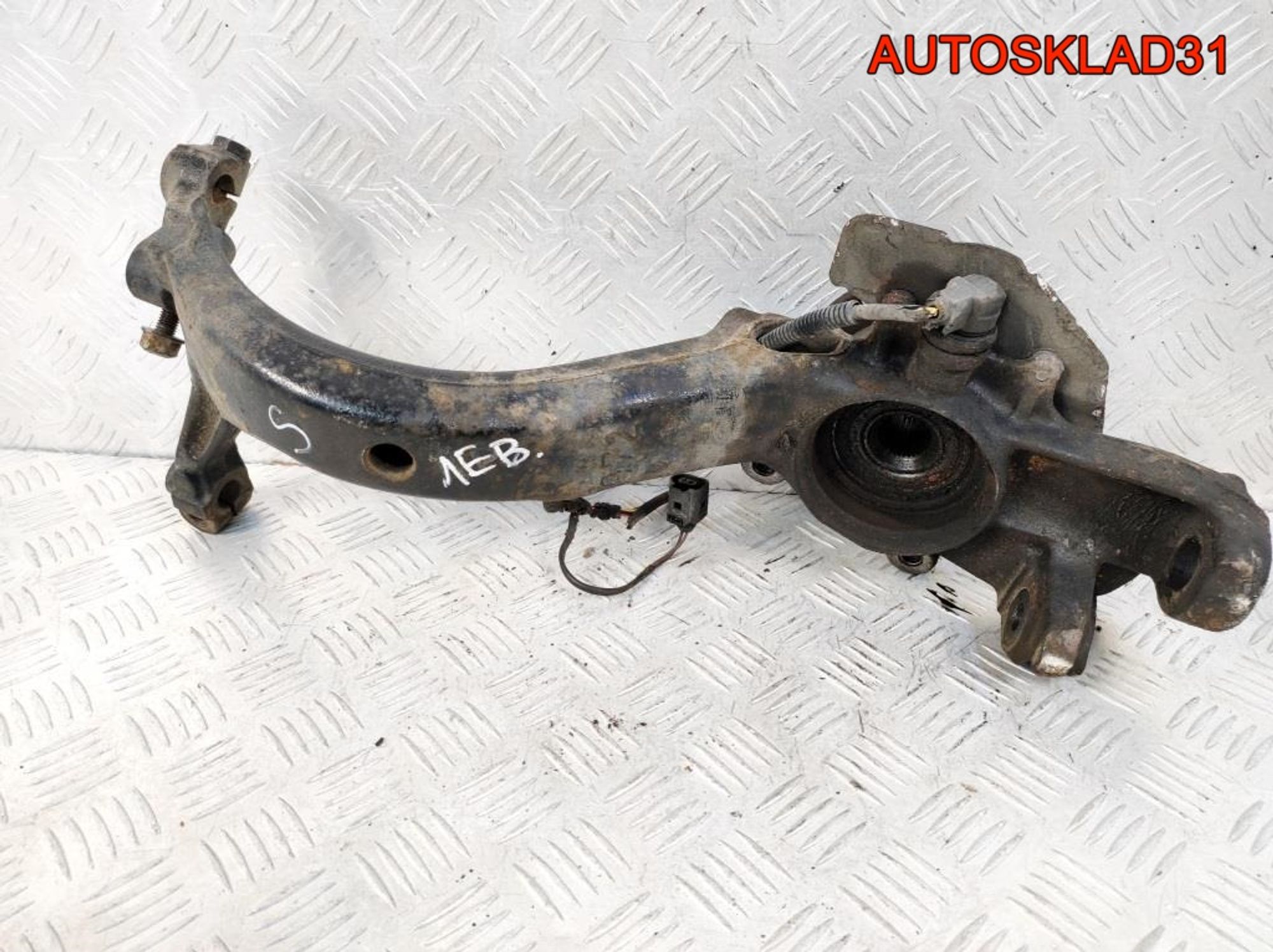 Кулак передний левый VW Passat B5 8D0407257S, 1200 рублей, Дубовое