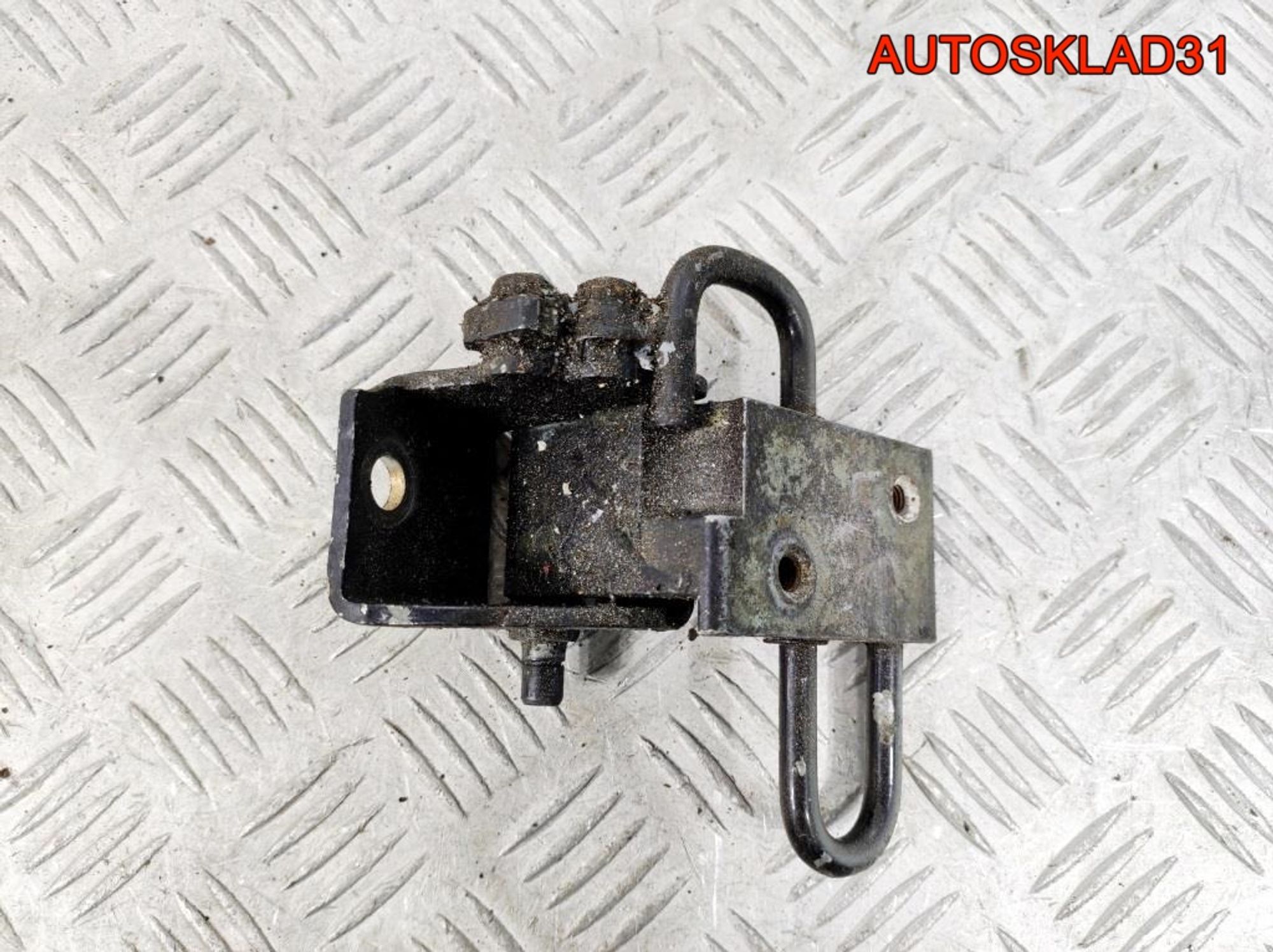 Петля двери задней правой нижняя Audi A4 B6, 700 рублей, Дубовое