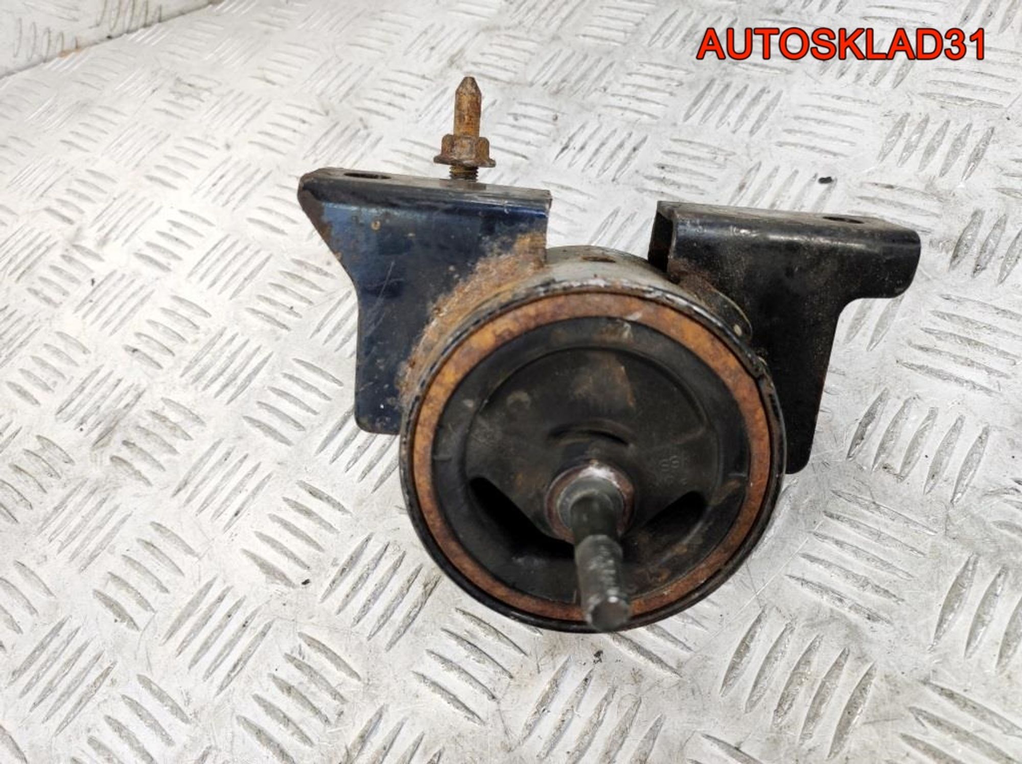 Опора двигателя правая Nissan Primera P12 1,8 QG18, 1300 рублей, Дубовое