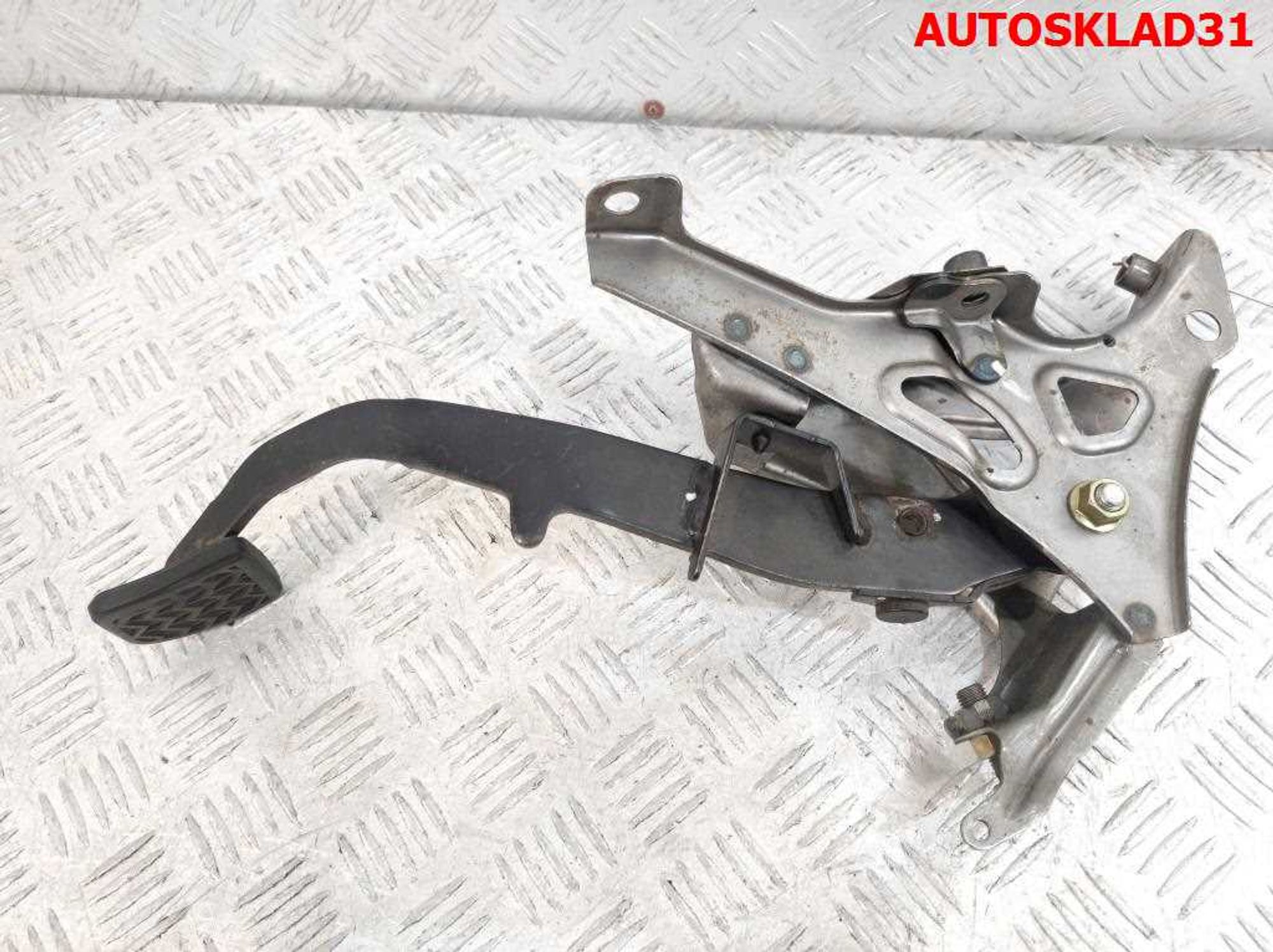 Педаль сцепления Toyota Avensis T250 3130105070, 600 рублей, Дубовое