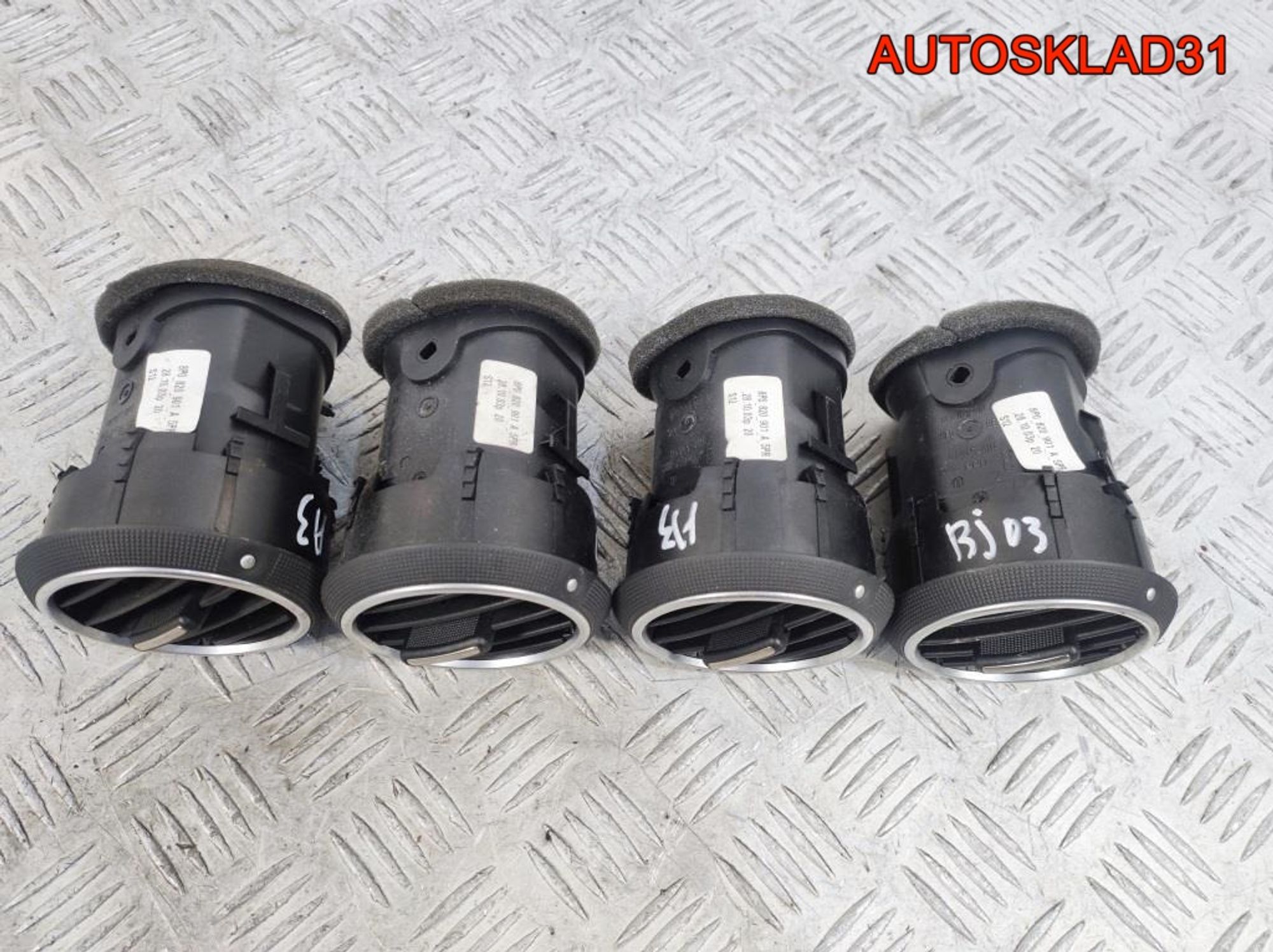 Дефлектор воздушный Audi A3 8P1 8P0820901A, 1000 рублей, Дубовое