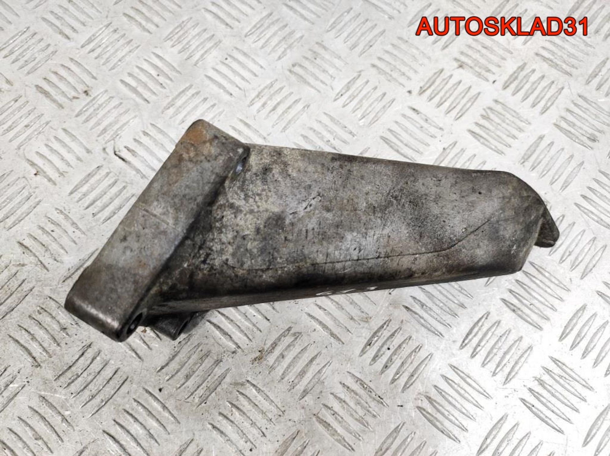 Кронштейн двигателя левый Mercedes W220 3,2 613 A6132230304, 900 рублей, Дубовое