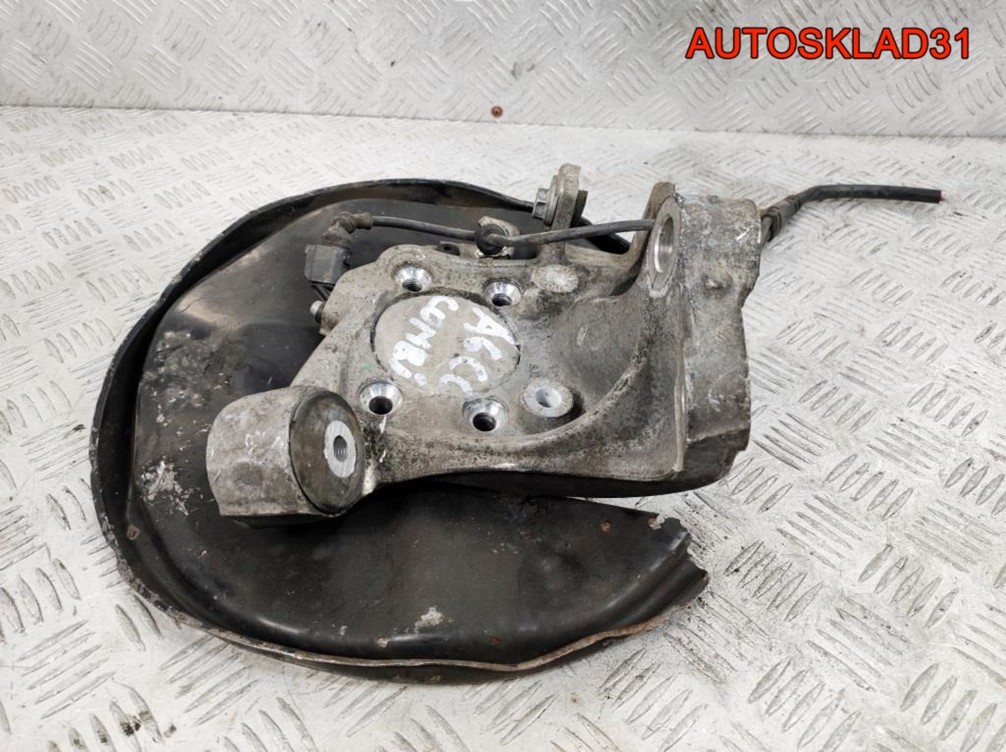 Кулак поворотный задний правый Audi A6 C6 2WD Combi, 1000 рублей, Дубовое