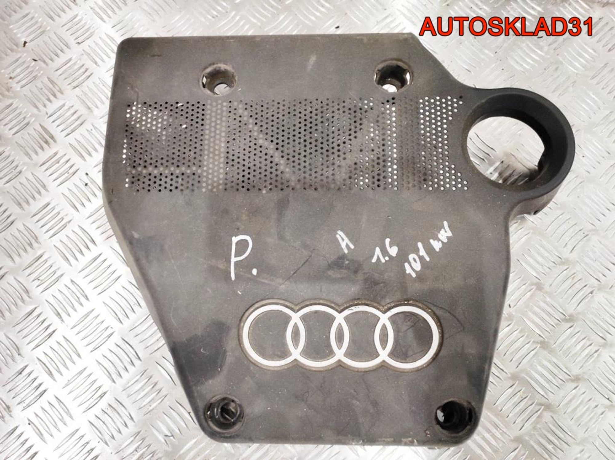 Декоративная крышка двигателя Audi A3 8L 06A103925N, 1400 рублей, Дубовое