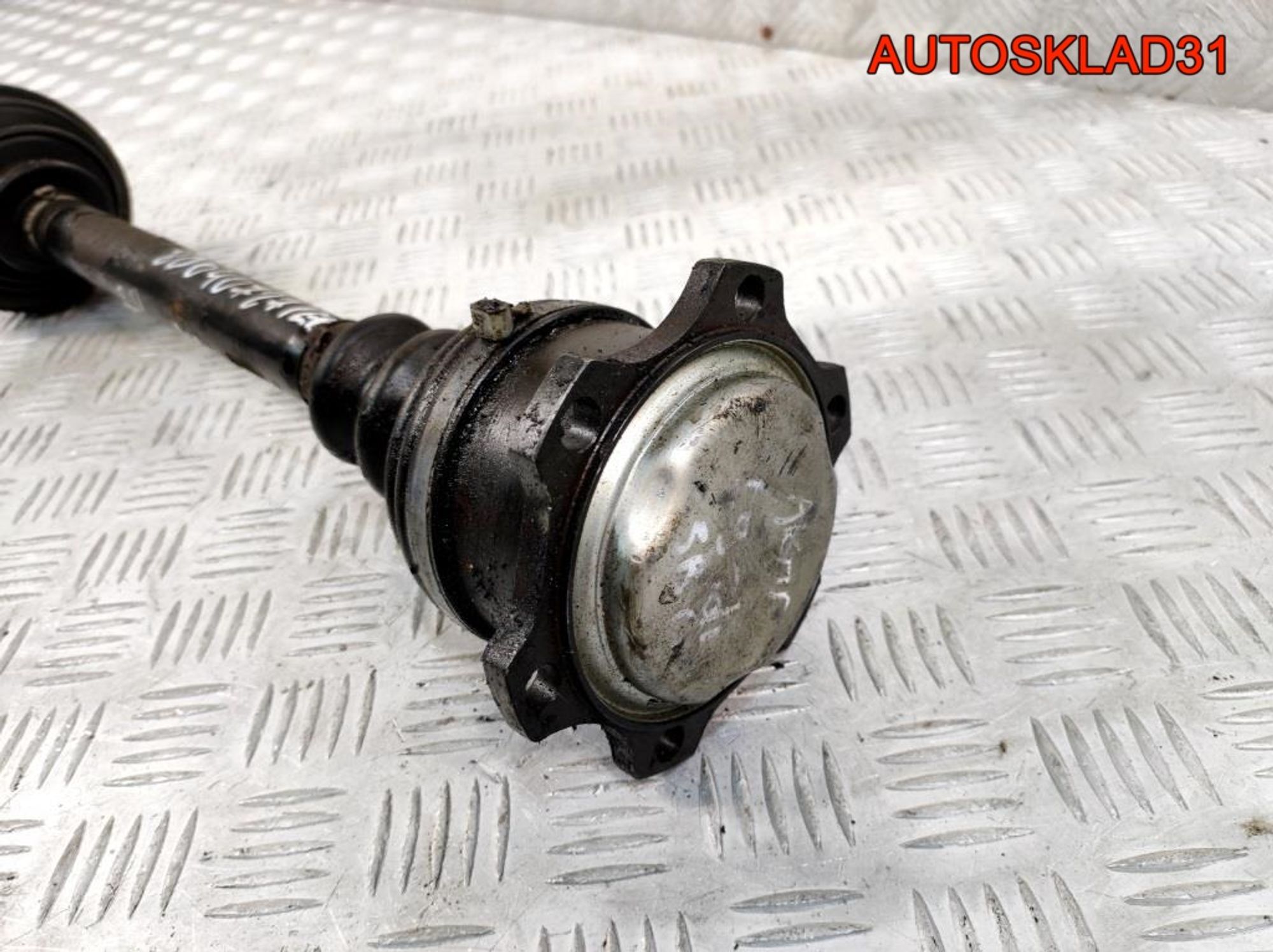 Полуось передняя левая АКПП VW Passat B5 8D0407271ED, 3200 рублей, Дубовое