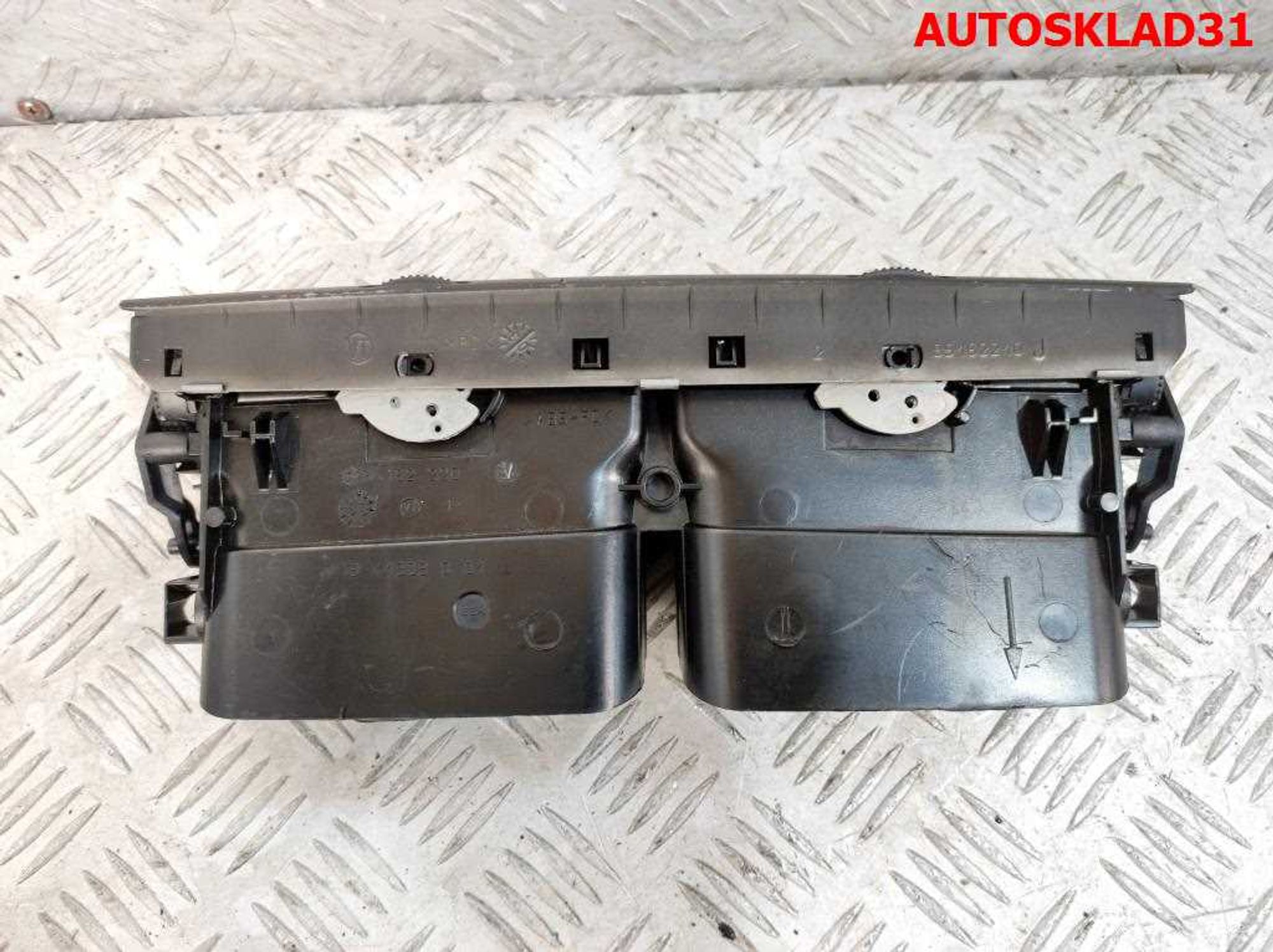 Дефлектор воздушный центральный VW Passat B5 3B0819728D, 3000 рублей, Дубовое